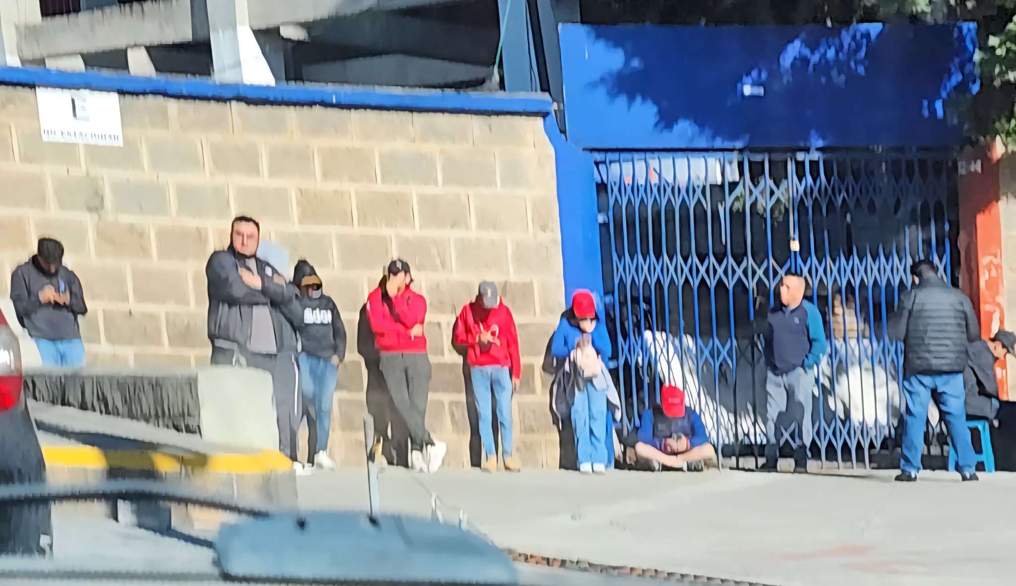 Largas filas en “La Pedrera”: seguidores esperan entradas del Xelajú MC