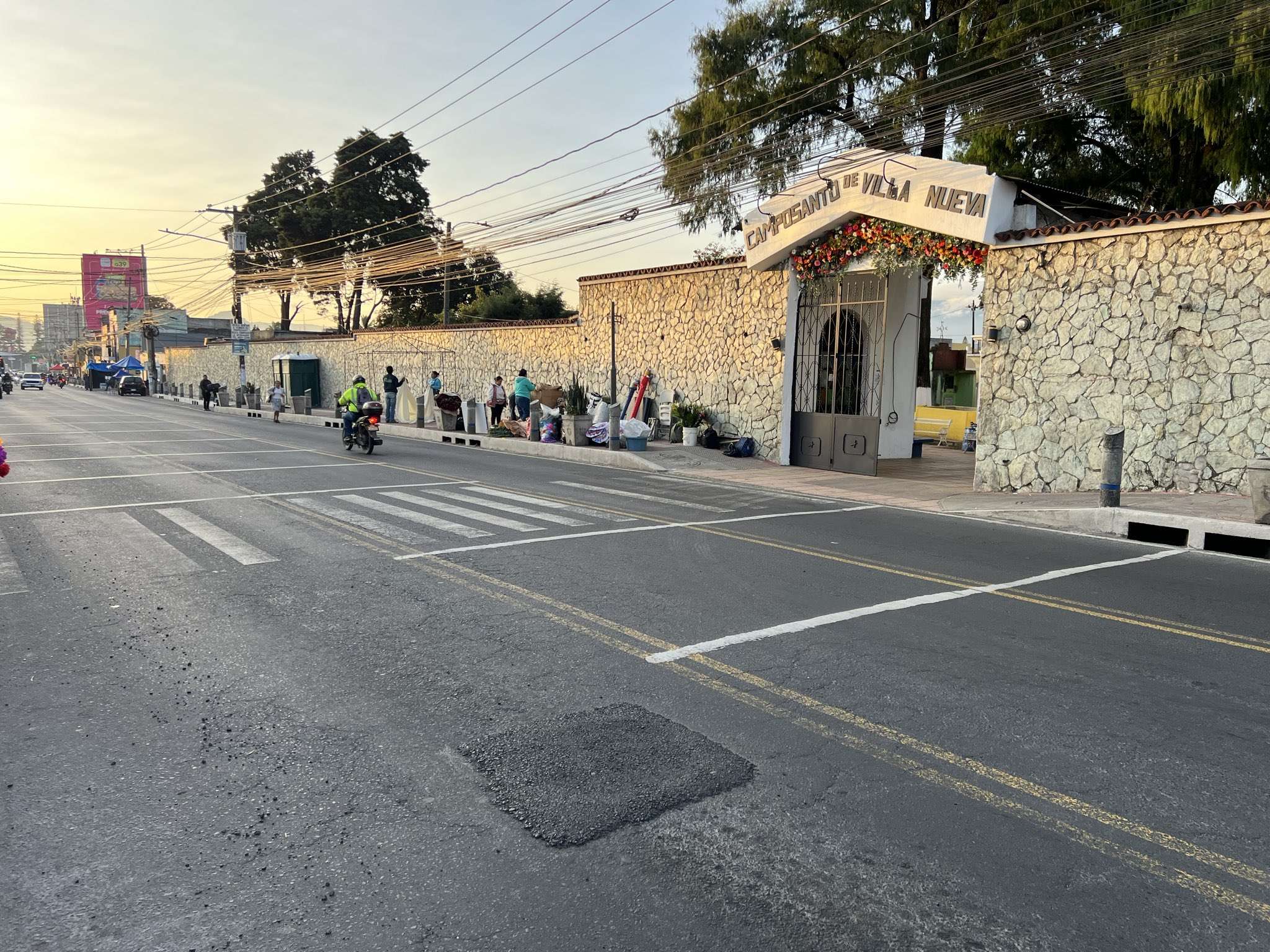 El Día de Todos los Santos se acerca y Villa Nueva ya se llena de flores… y cierres vehiculares