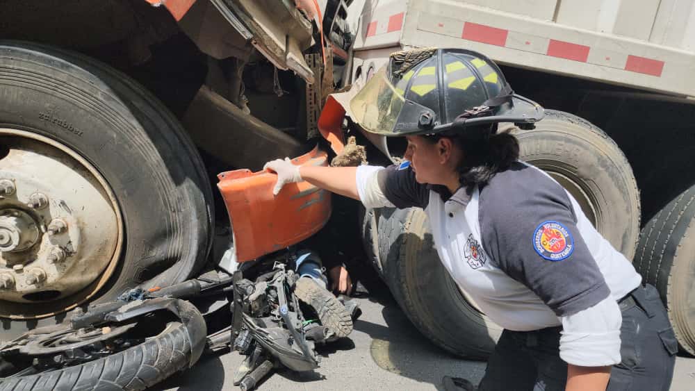 EN FOTOS | Así quedó la triple colisión que complica el tránsito en Villa Nueva