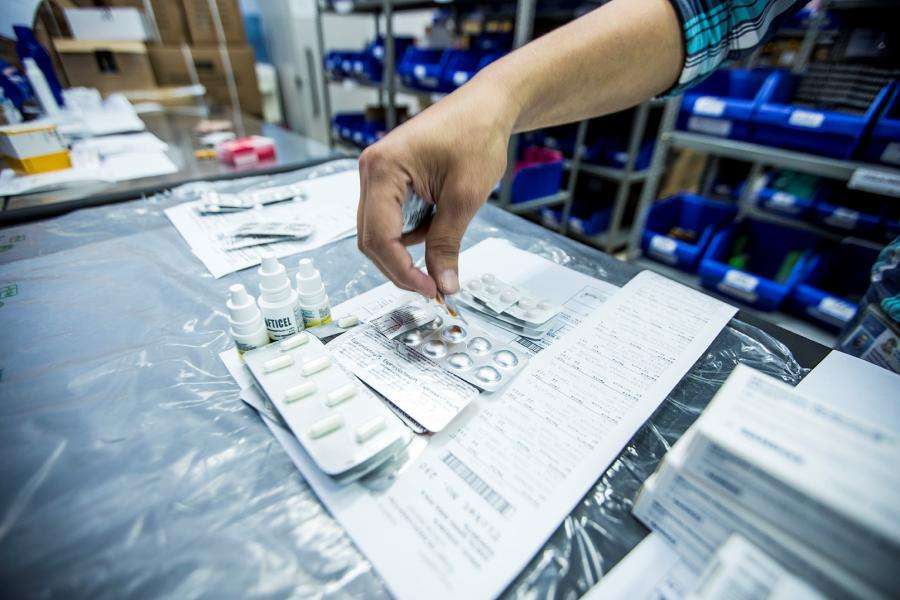 Fiscalía asegura que abastecimiento de medicinas no está en riesgo; investiga compra de "mala calidad”