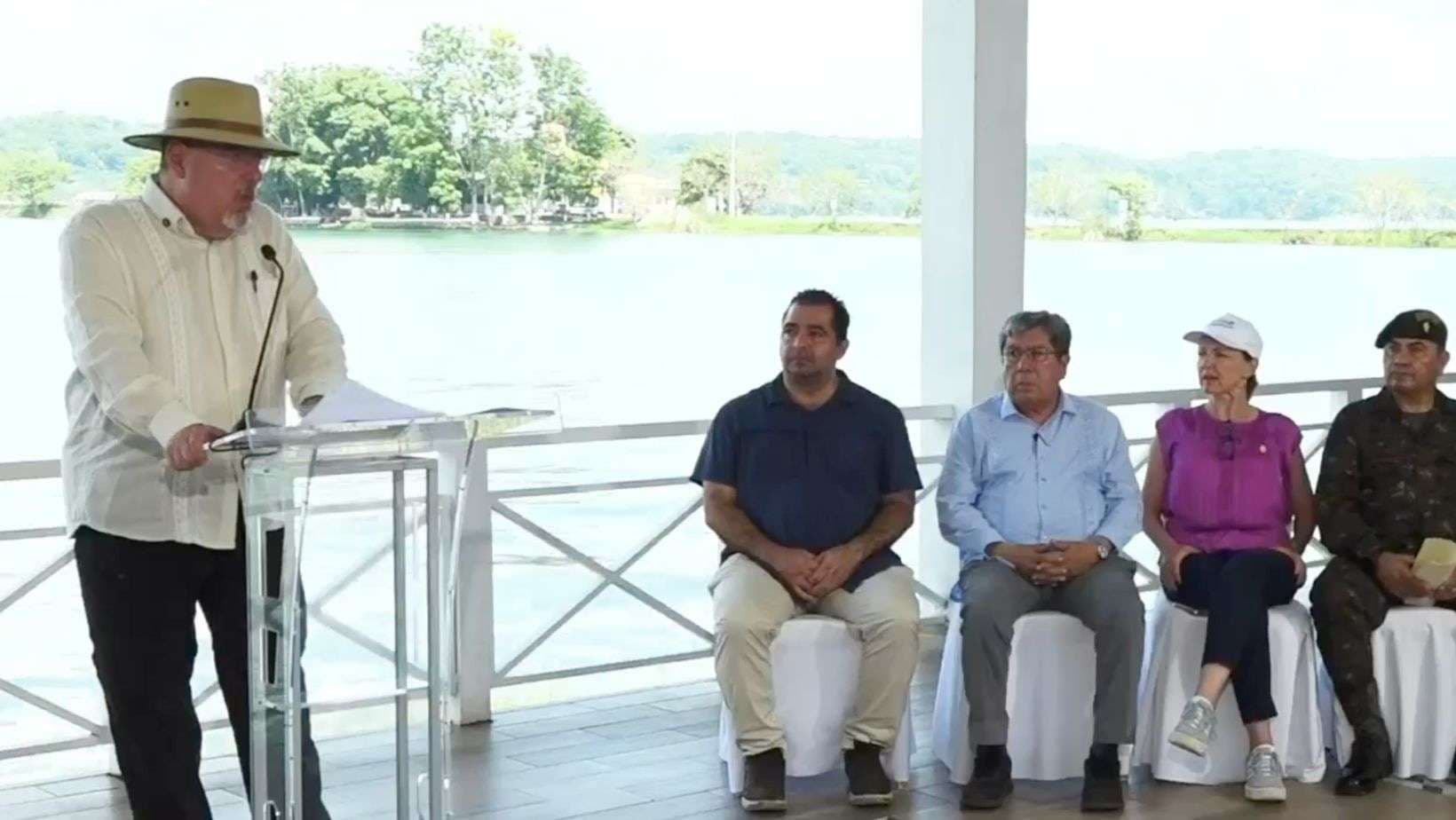 ¿Cómo convivir con la naturaleza sin destruirla? Comunidades de Petén firman convenios con el Estado