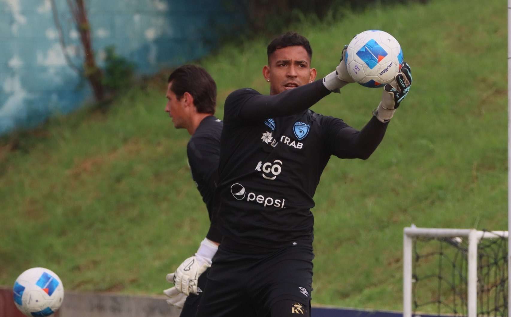 Nicholas Hagen y Kenderson Navarro.