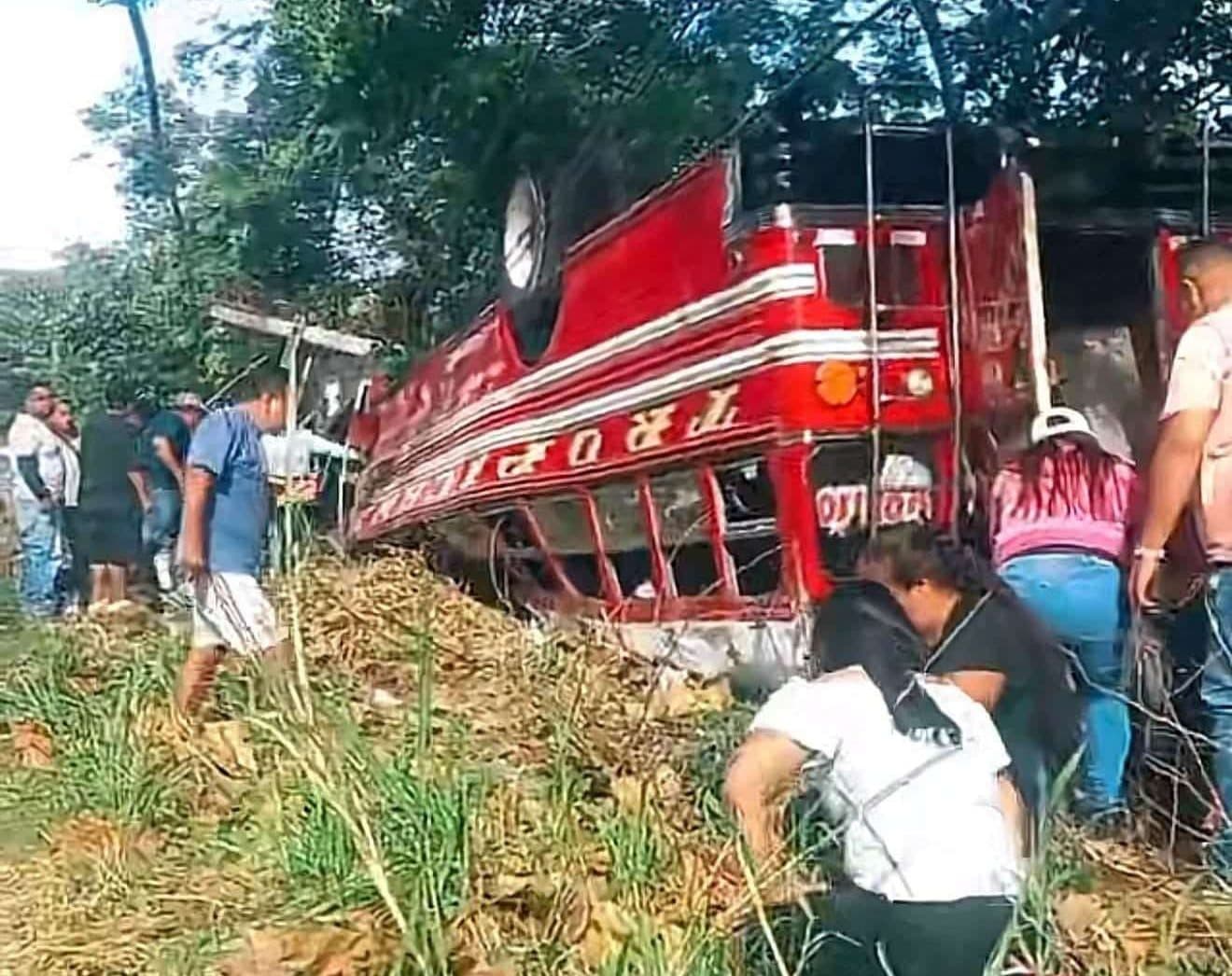 DGT confirma que bus accidentado en Ruta al Pacífico operaba con todos los permisos vigentes