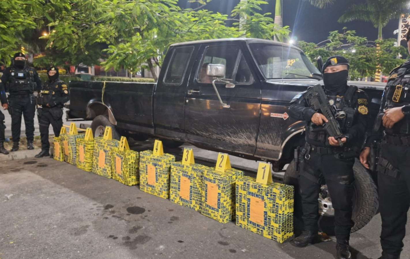 Denuncia ciudadana permite ubicar vehículo con paquetes de cocaína en Escuintla