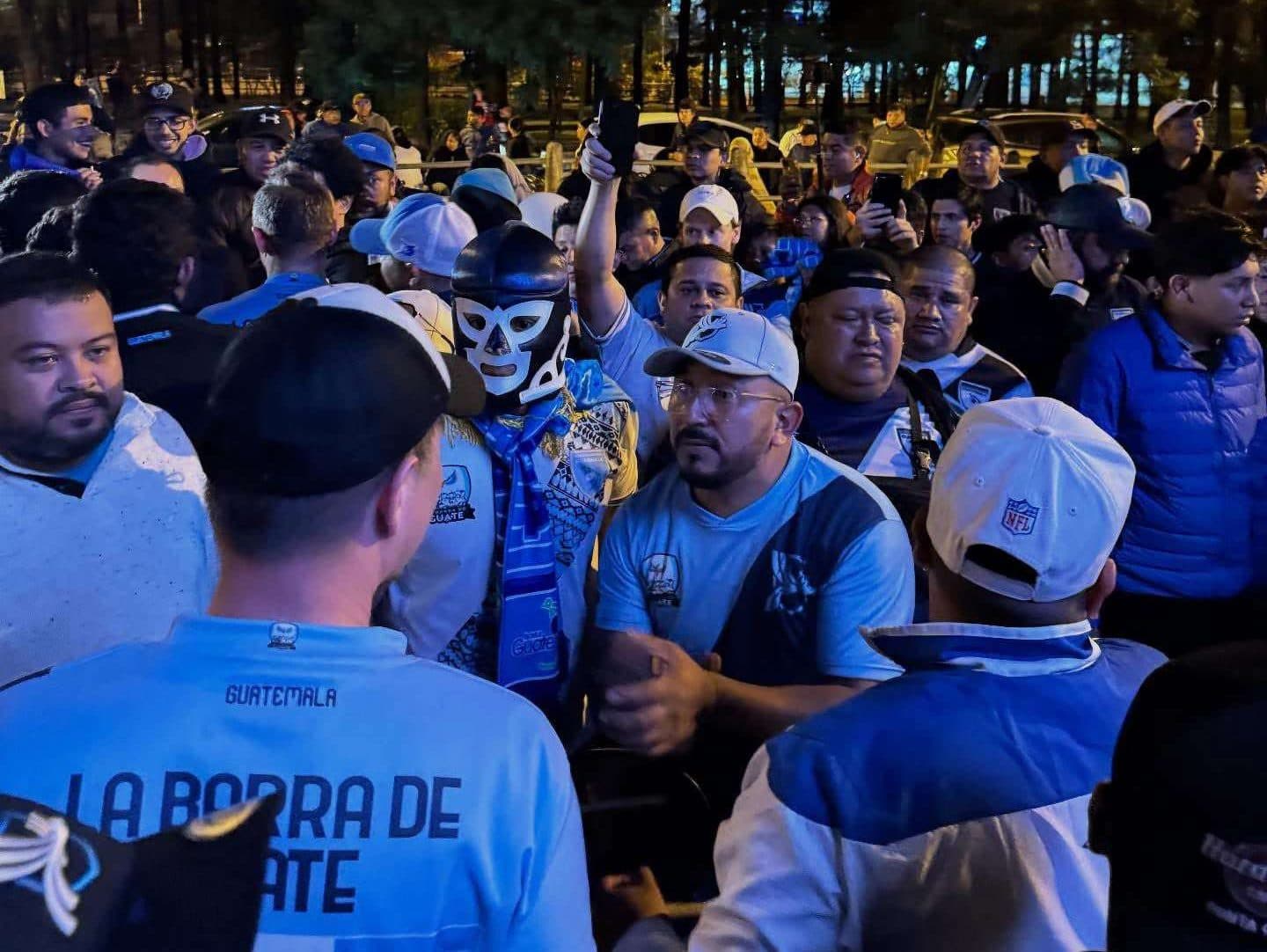 Pese a la eliminación... Así se vivió el banderazo previo al Guatemala vs. Surinam