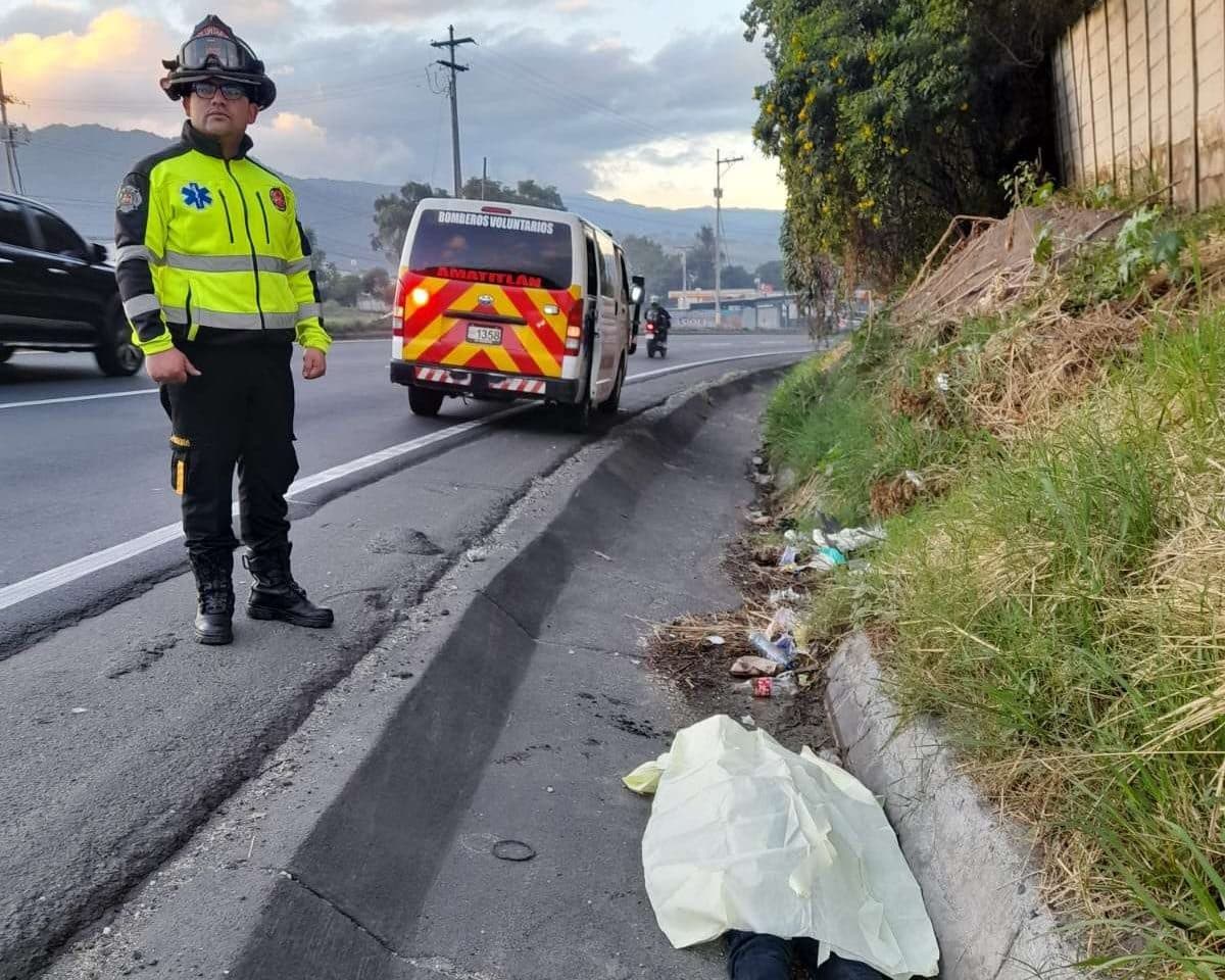 Hallan a un hombre fallecido a un costado de ruta al Pacífico