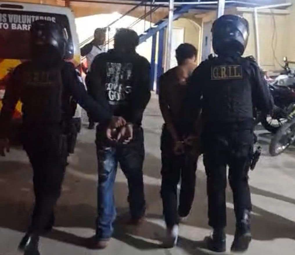 Intentaban huir… pero acabaron capturados con arma ilegal y moto robada