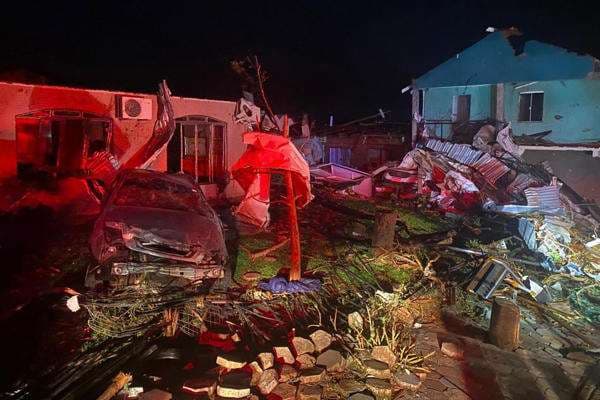 Fotografía de la destrucción causada por un tornado este sábado en la ciudad de Rio Bonito do Iguaçu, estado de Paraná (Brasil). EFE/ EFE/ Departamento De Bomberos Del Estado De Paraná