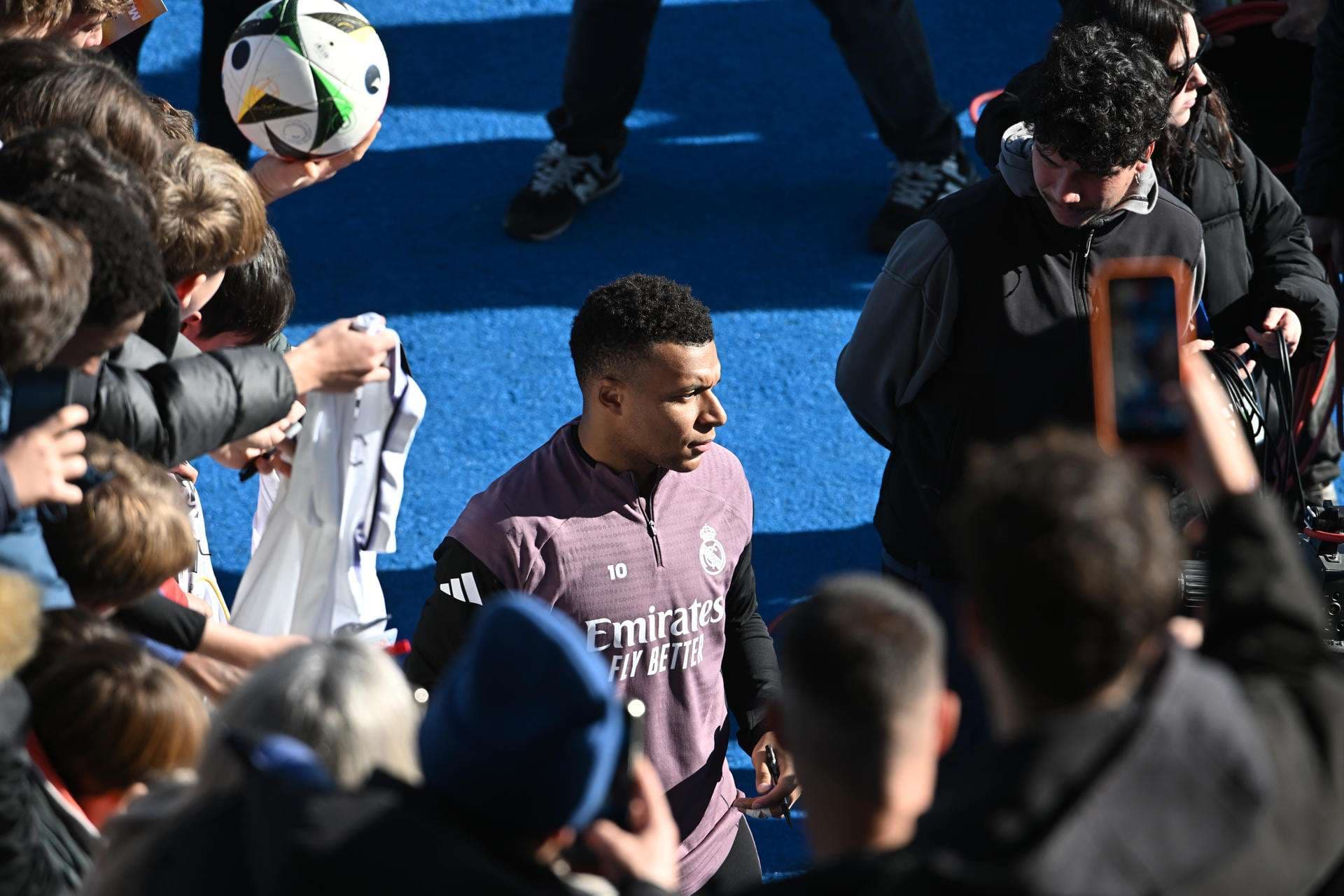 Jubilan anticipadamente a un policía que recibió de Mbappé una donación de 60.300 euros