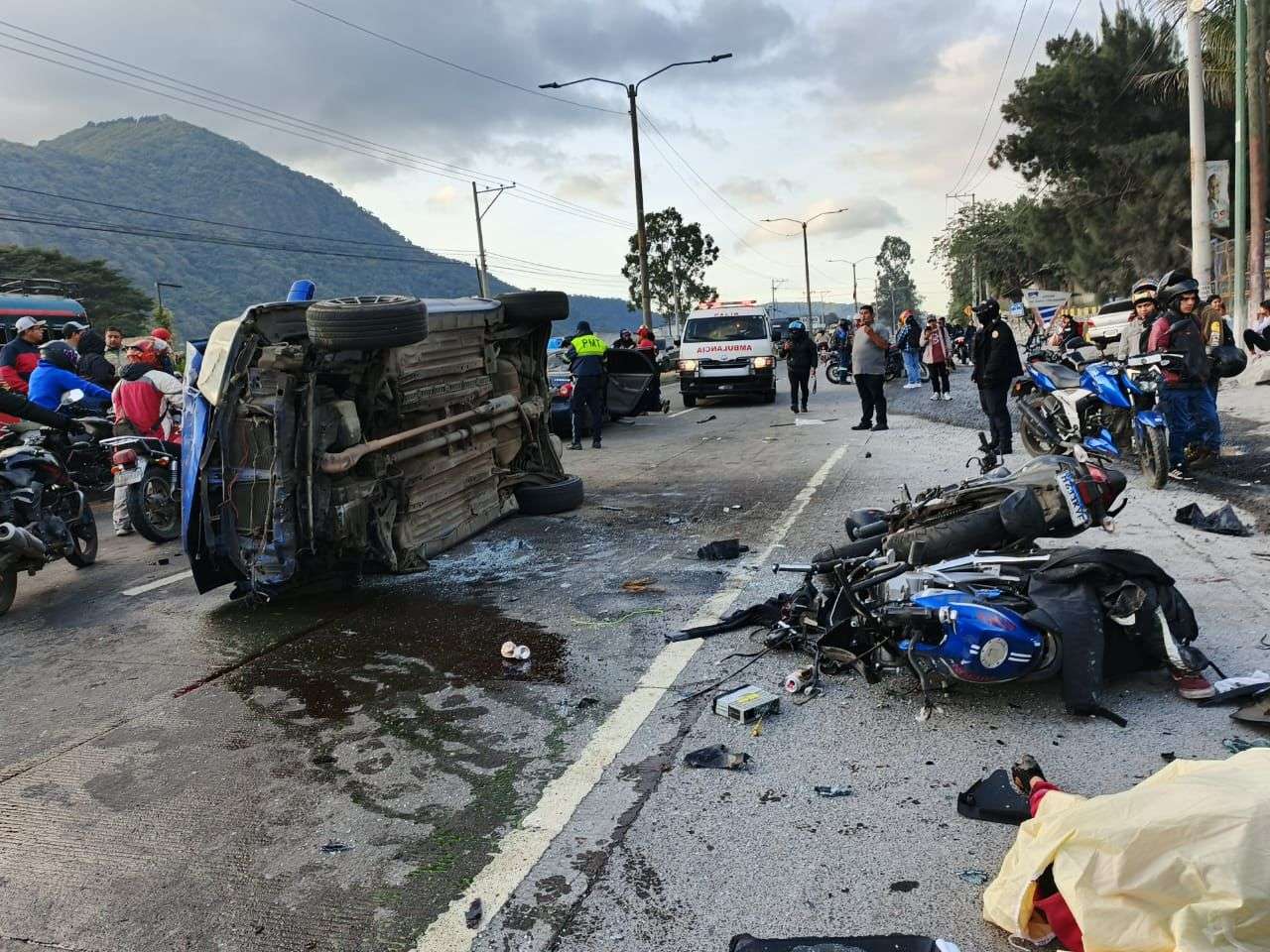 Habilitan carril reversible tras múltiple colisión en ruta al Pacífico