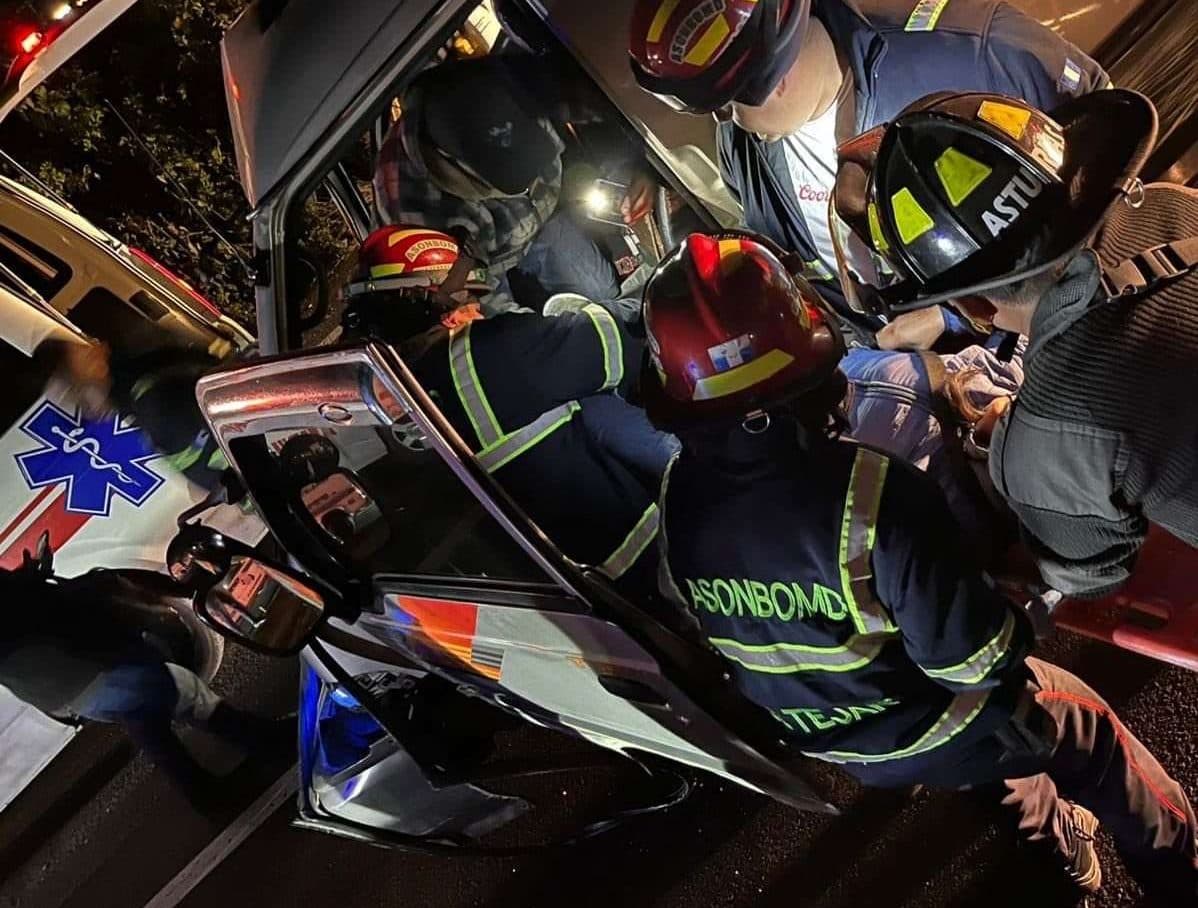 Falta de señalización en tráiler provoca fuerte accidente y deja 12 heridos