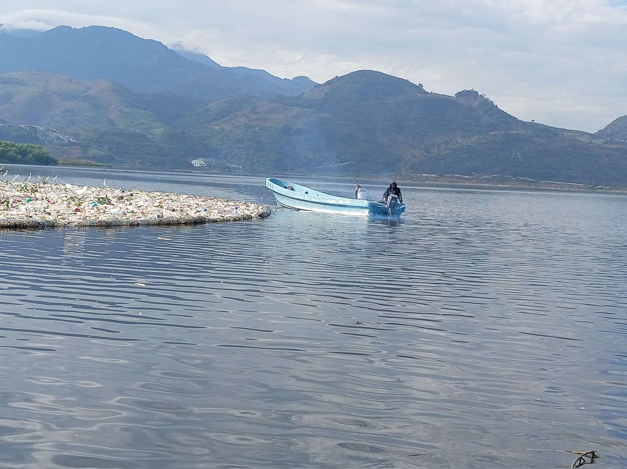 Dos mujeres y un hombre sin vida aparecen en la desembocadura del río Villalobos