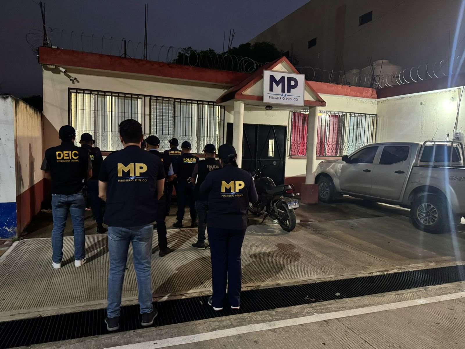 MP allana viviendas por investigación de una muerte en Petén