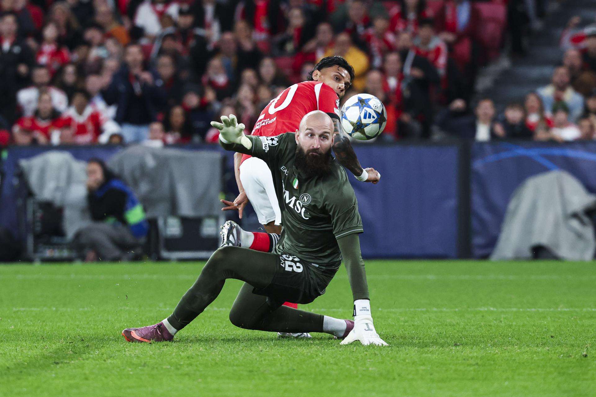 El jugador del Benfica Richard Rios logra el 1-0 ante el Nápolesi durante el partido de la sexta jornada de la UEFA Champions League que han jugado Benfica y Nápoles en Lisboan, Portugal. EFE/EPA/JOSE SENA GOULAO