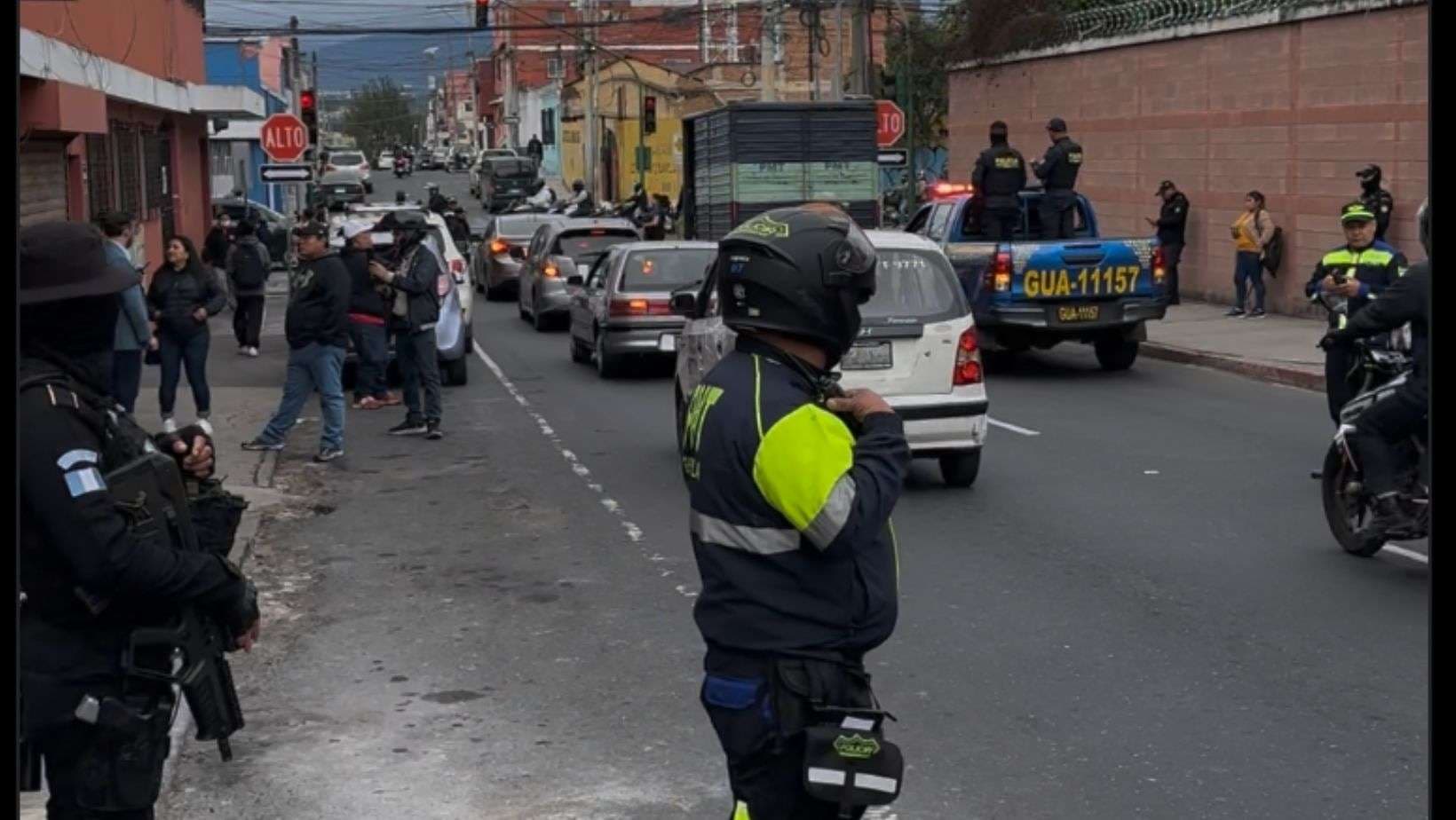 ¿Deberían los apartaparqueos ser regulados o eliminados? Inician operativos para prevenir la extorsión de parqueos