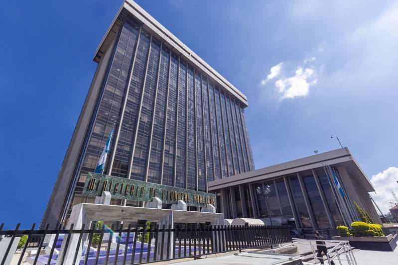 Rigidez legal limita la redistribución de recursos públicos, explica Finanzas