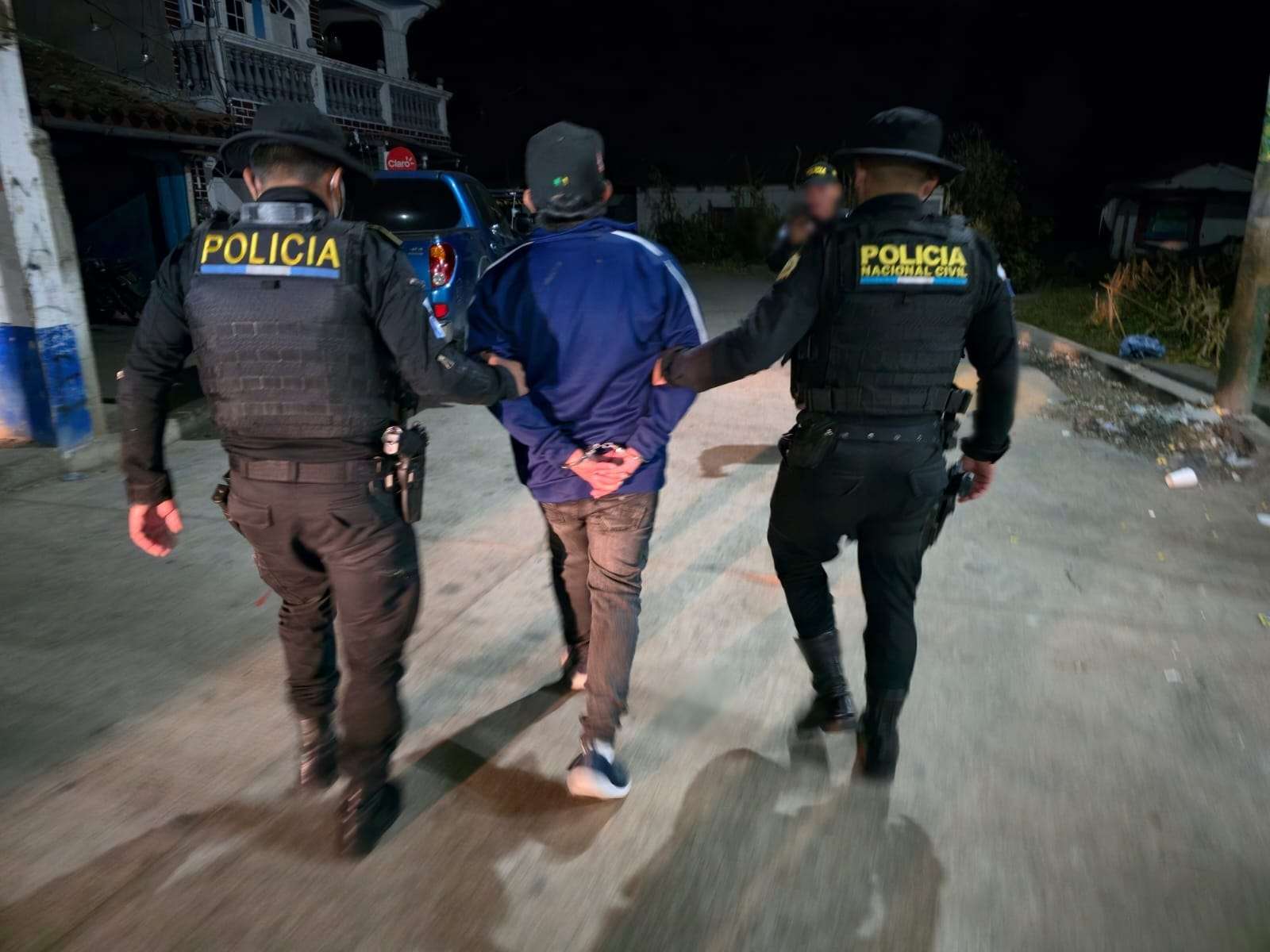 Allanamiento revela venta de droga detrás de una tienda en Quiché