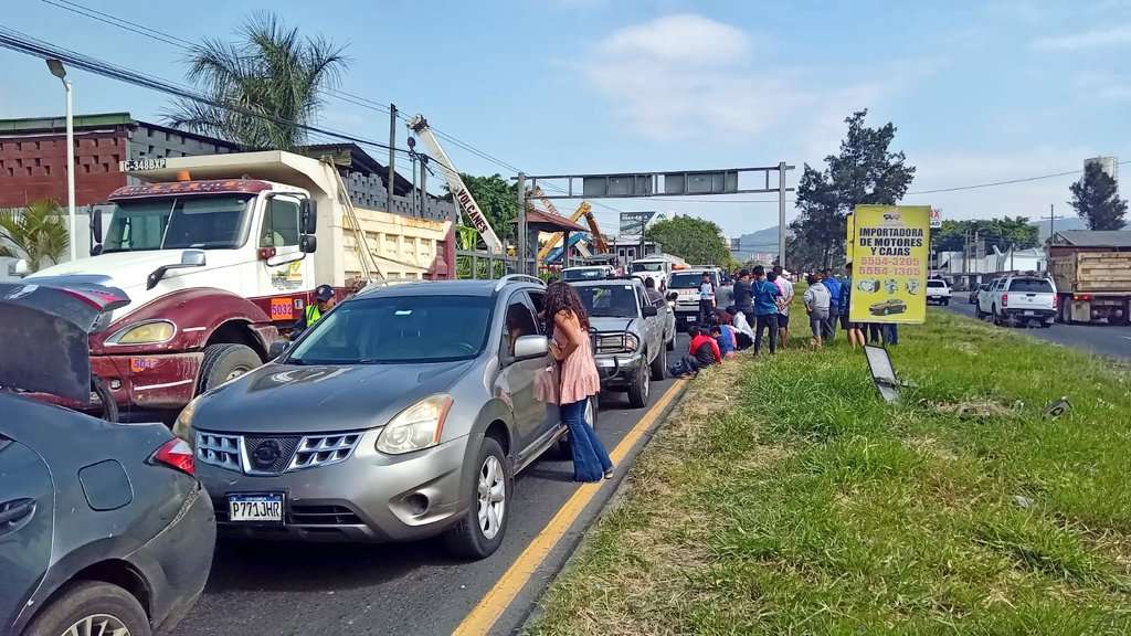 ¿Atrapado en el tráfico? Accidente múltiple complica el tránsito en ruta al Pacífico