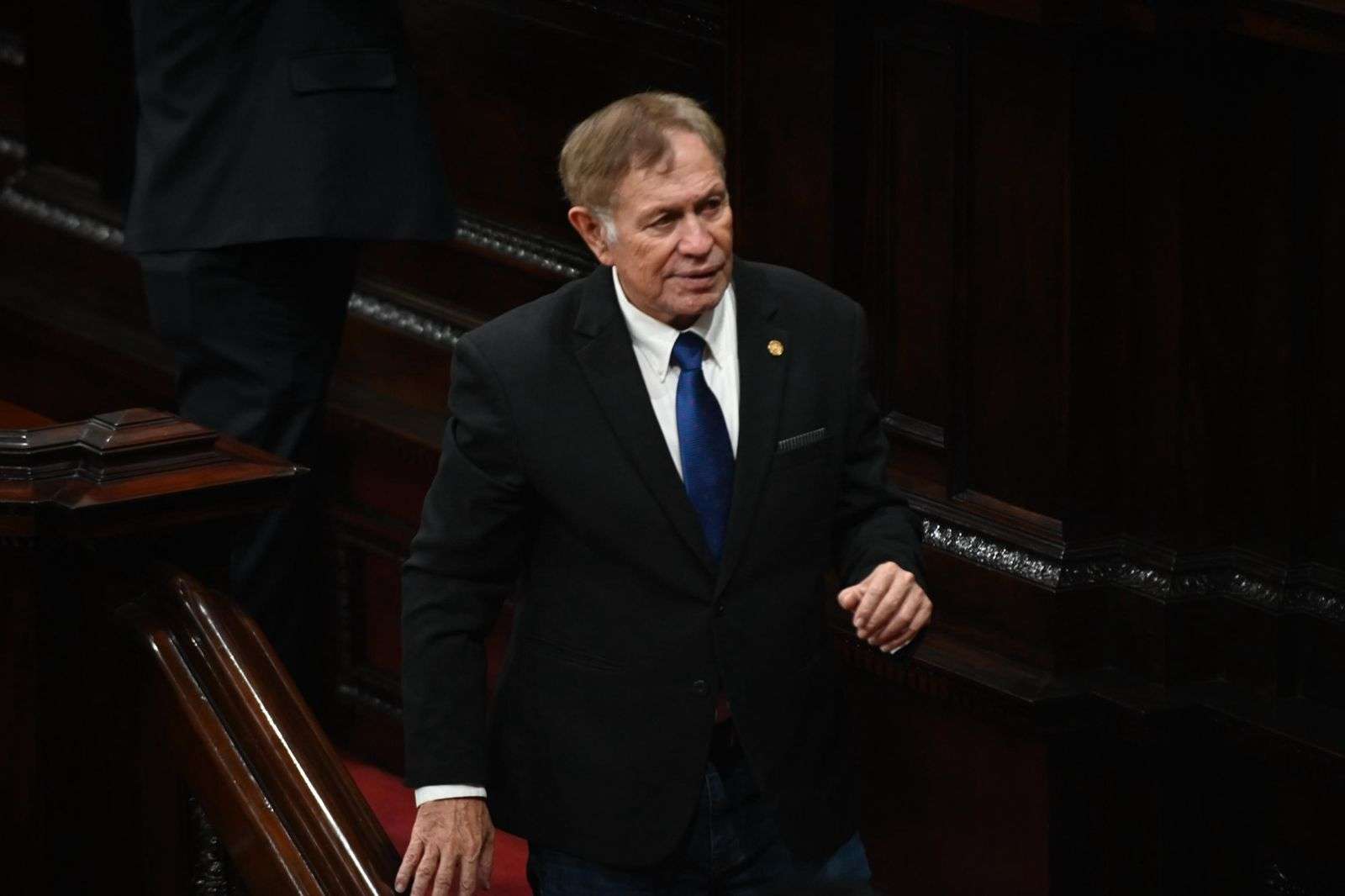 “Quiero legislar para Guatemala”, afirma Luis Contreras al asumir el Congreso