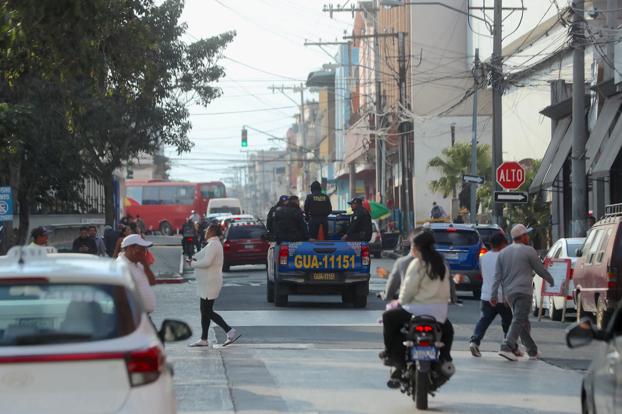 Patrullajes y allanamientos: la estrategia de la PNC durante el estado de sitio