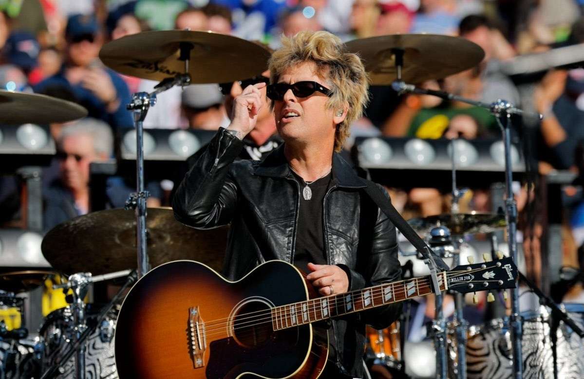 EN VIDEO | Green Day sacude la previa del Super Bowl LX con un discurso político sin filtros