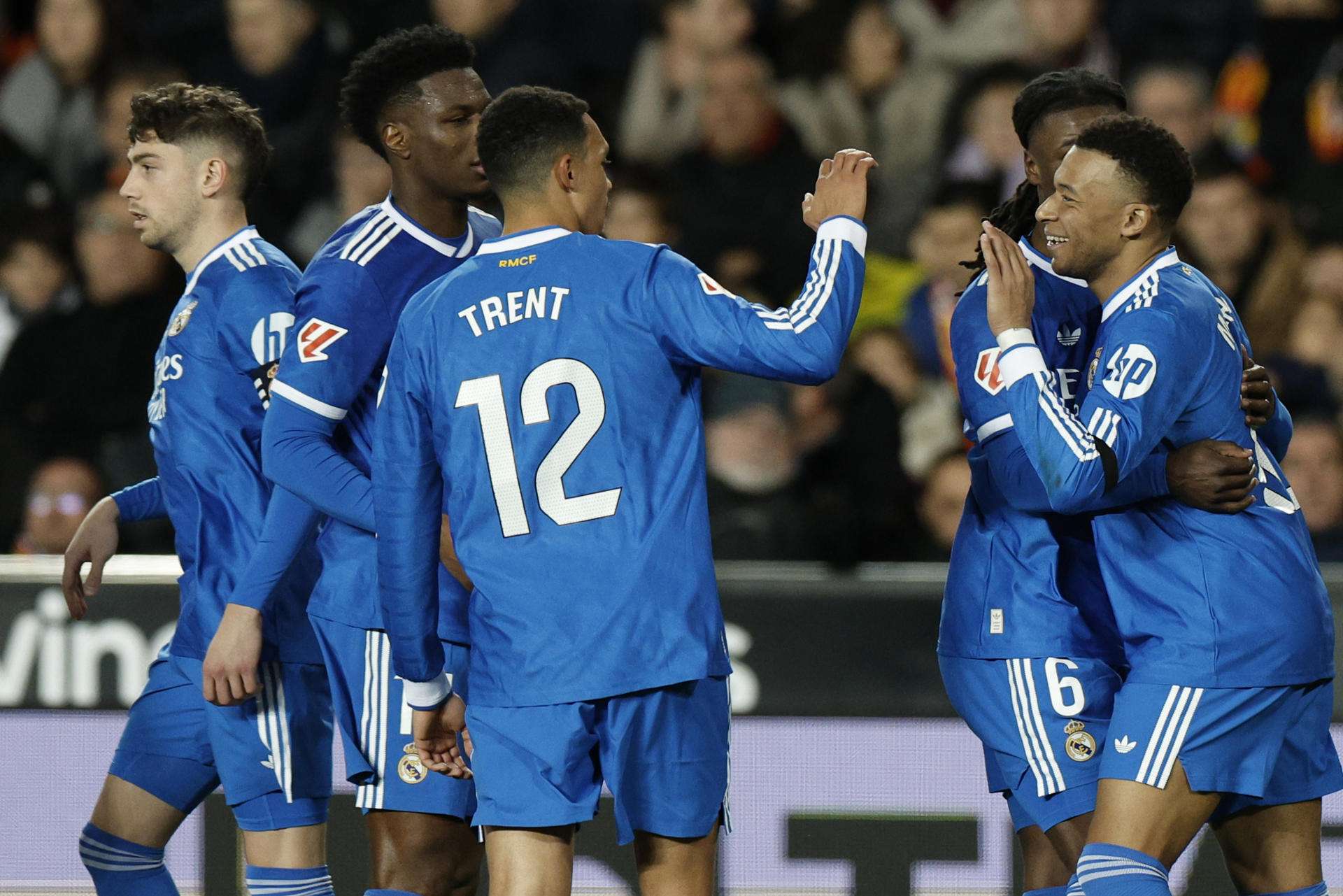 Mbappé encamina triunfo del Real Madrid en Mestalla de la mano de Arbeloa