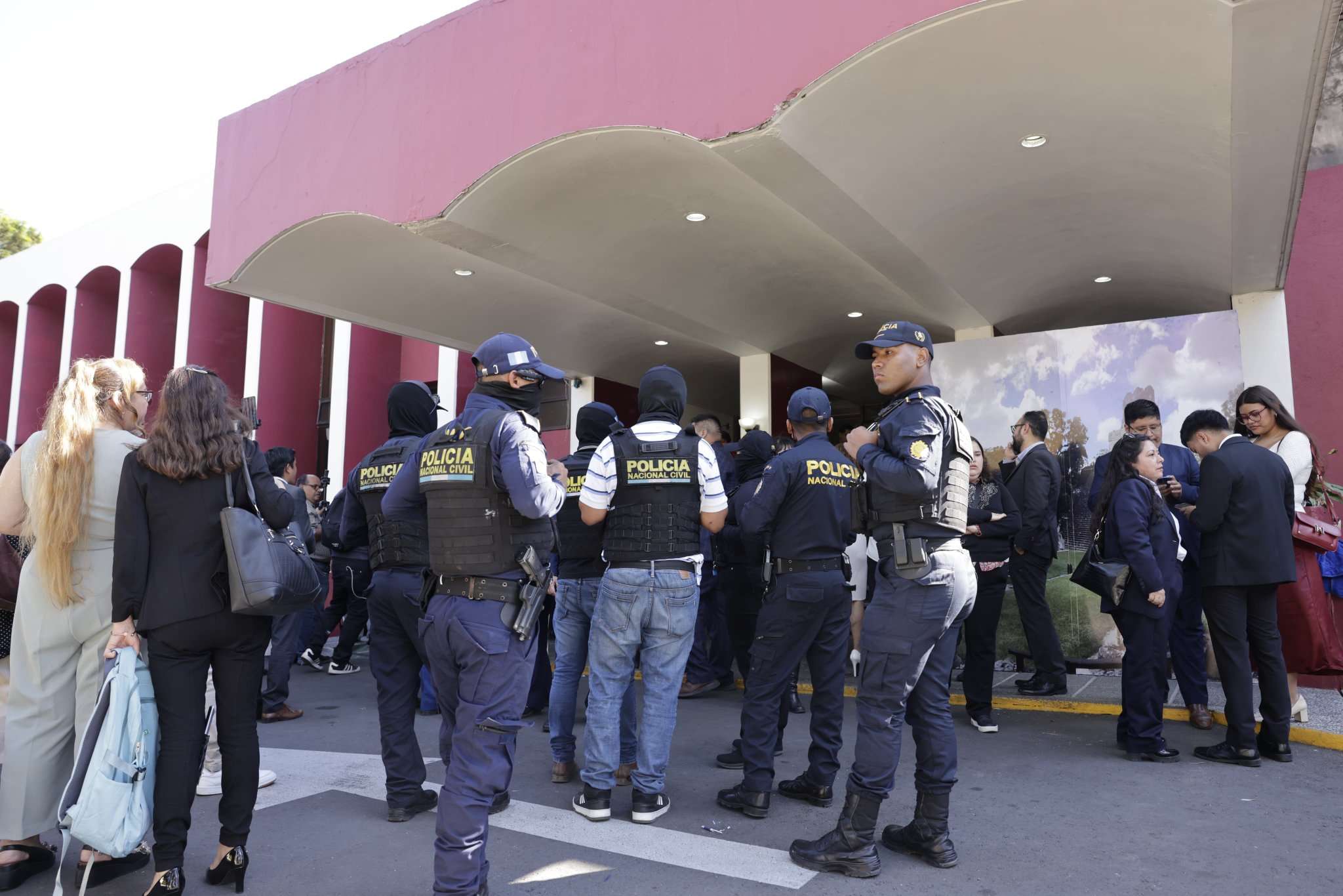 Fiscal Morales asegura que la elección del CANG sigue su curso pese a allanamientos