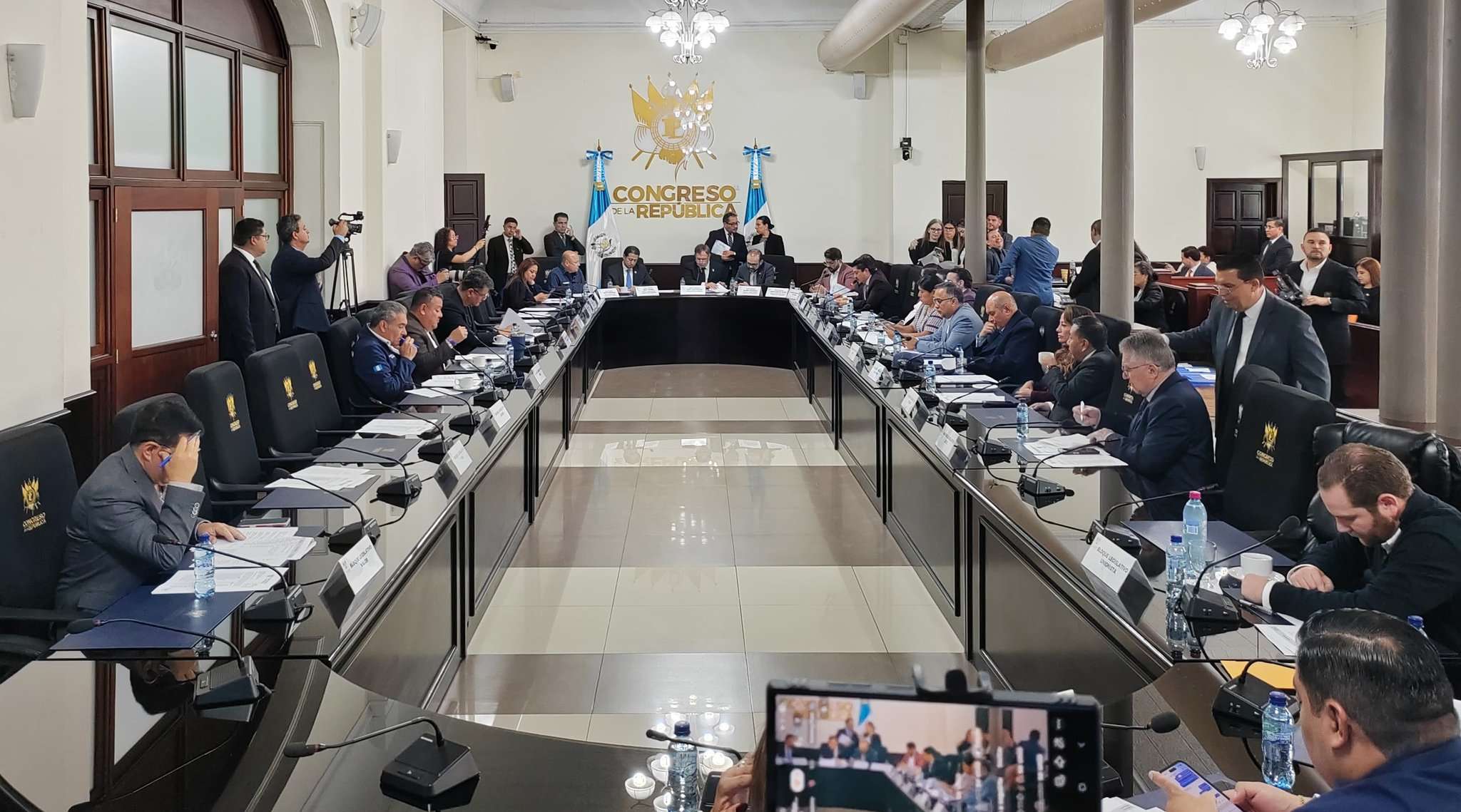 Congreso deja fuera a 8 aspirantes y 47 siguen en carrera para la CC