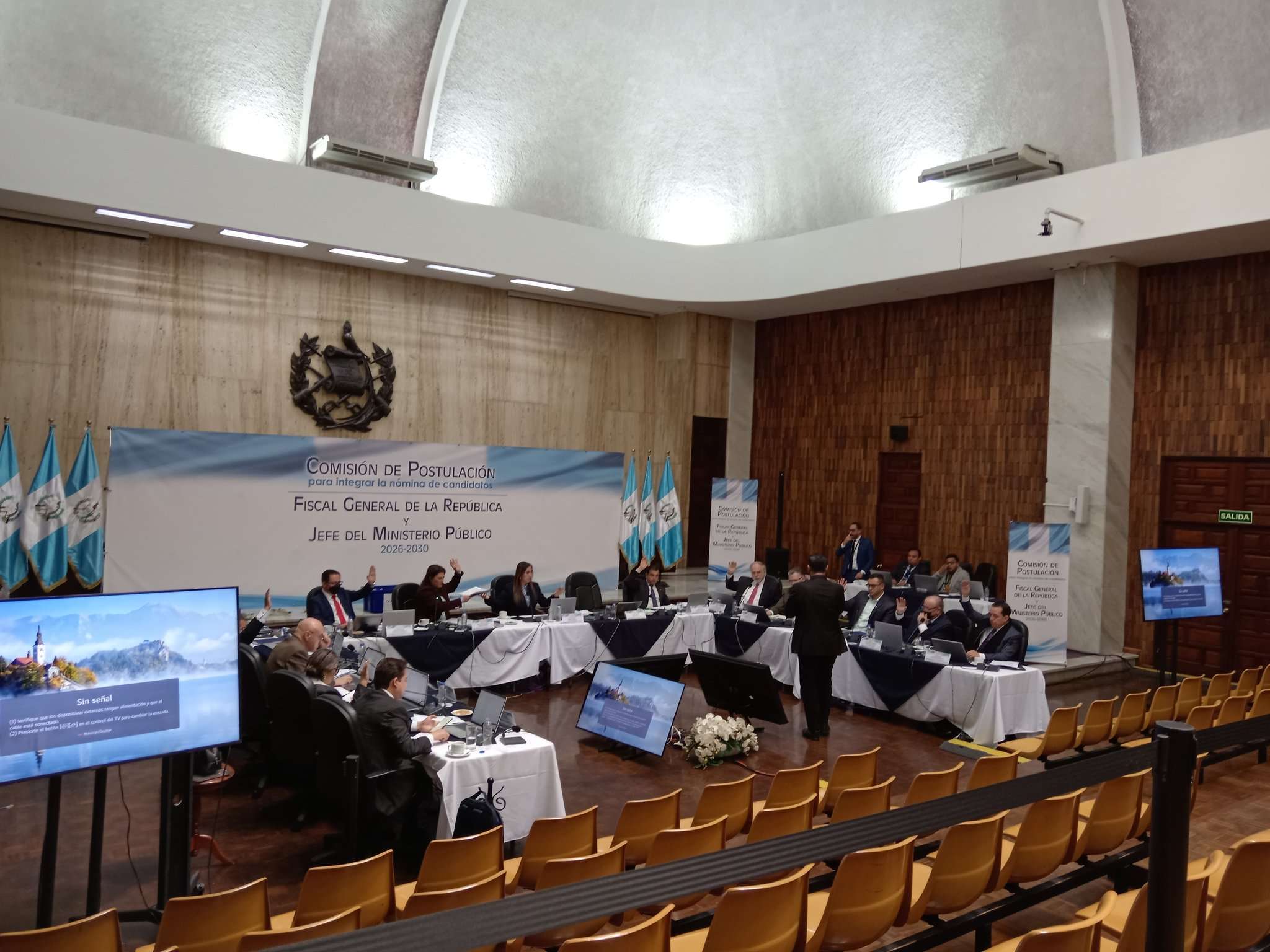 Diputada pide revisar criterios que podrían favorecer a aspirantes mayores en elección del MP