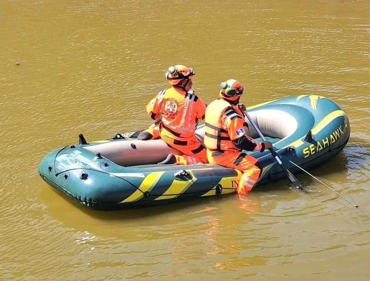 Bomberos Voluntarios localizaron este lunes los cuerpos sin vida de dos adolescentes en una poza de la zona 4 de San José Pinula, tras haber sido reportados como desaparecidos el día anterior.
