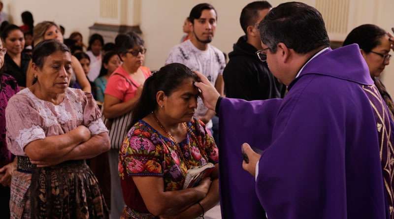 Templo del Calvario recibe a decenas de creyentes en el Miércoles de Ceniza