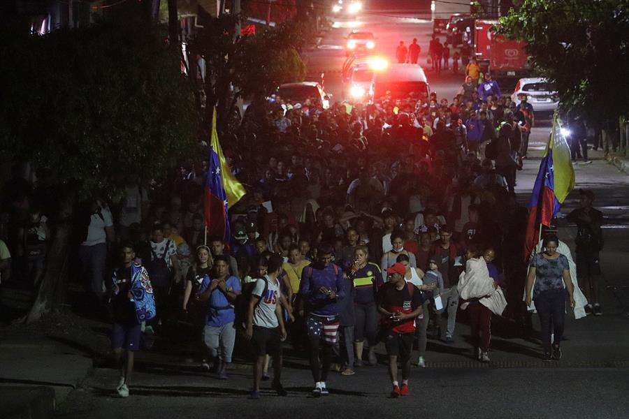 Sale nueva caravana con cerca de mil migrantes desde sur de México