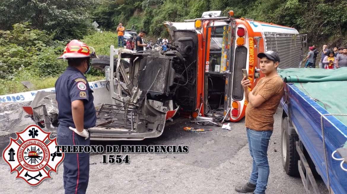 Autobús que iba a Chichicastenango se accidenta y deja varios heridos