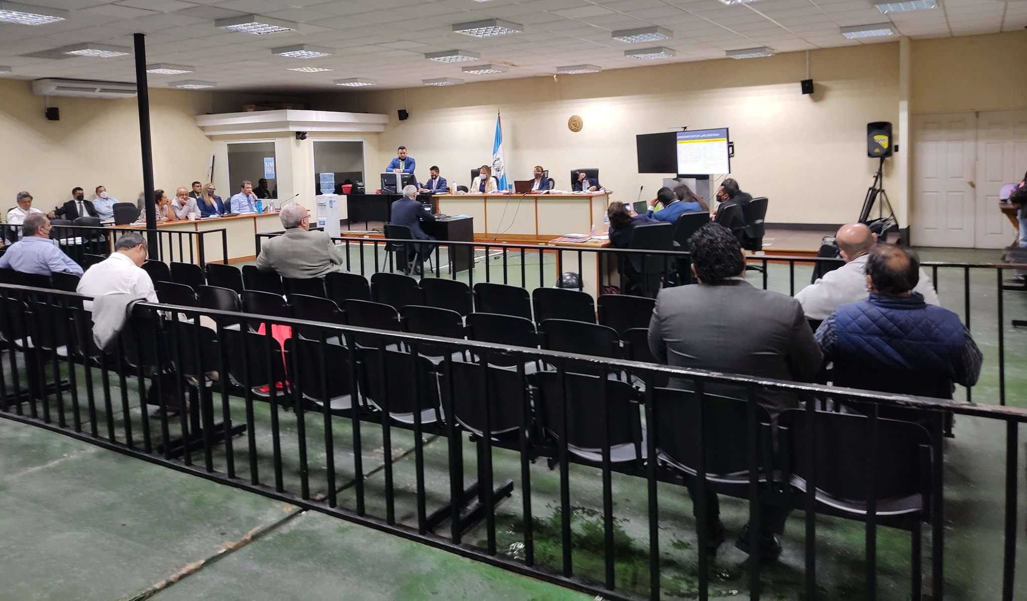 Otto Pérez Molina dice que «está dando la cara», mientras quienes lo acusaron están prófugos