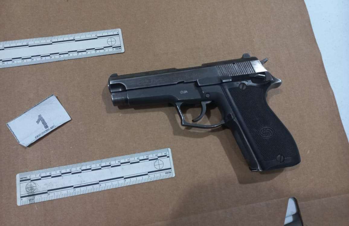 Tres capturados, entre ellos una mujer con cuatro órdenes de captura por extorsión