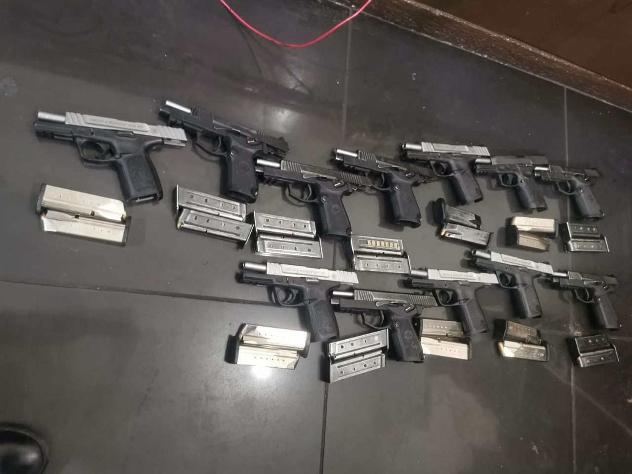 Capturan a supuesto supervisor de empresa de seguridad con 12 pistolas sin permiso