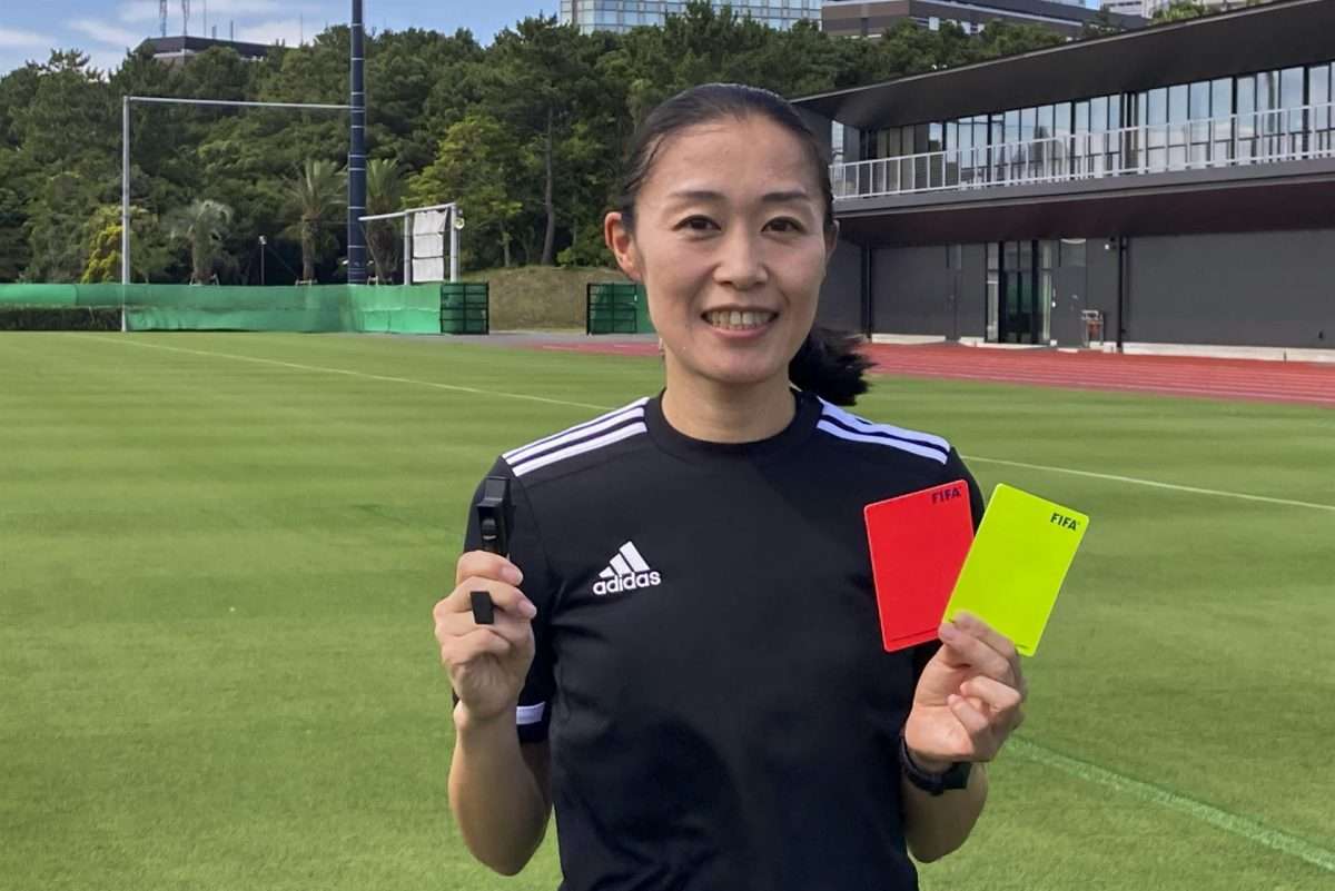 La árbitra japonesa Yoshimi Yamashita, una de las tres colegiadas que pitarán en Catar por primera vez en un Mundial de fútbol masculino EFE/ Antonio Hermosín