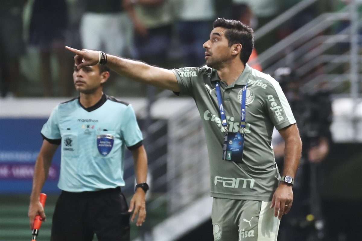 Fotografía de archivo en la que se registró al entrenador del club brasileño de Palmeiras, el portugués Abel Ferreira, en el estadio Allianz Parque, en Sao Paulo (Brasil). EFE/Sebastiao Moreira