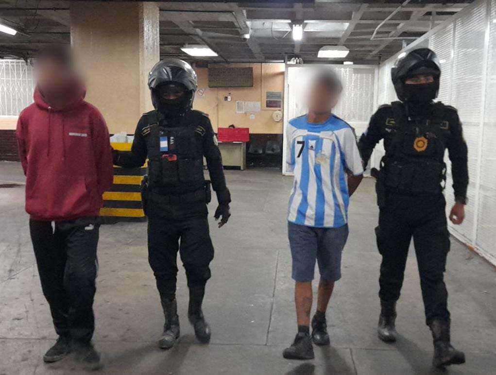 En un mochila llevaban un arma de fuego hechiza y un tolva para fusil