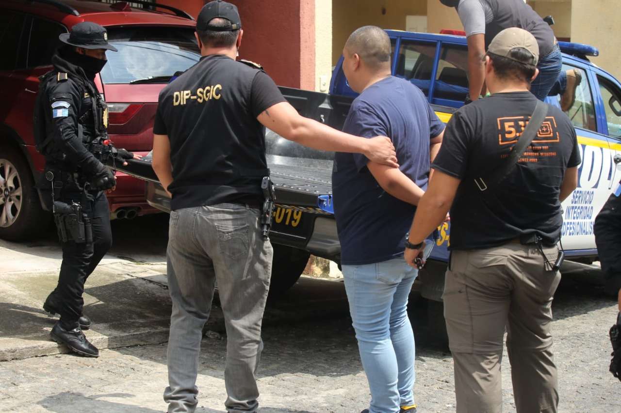 Cinco agentes PNC integraban banda que robaba cardamomo y otros productos
