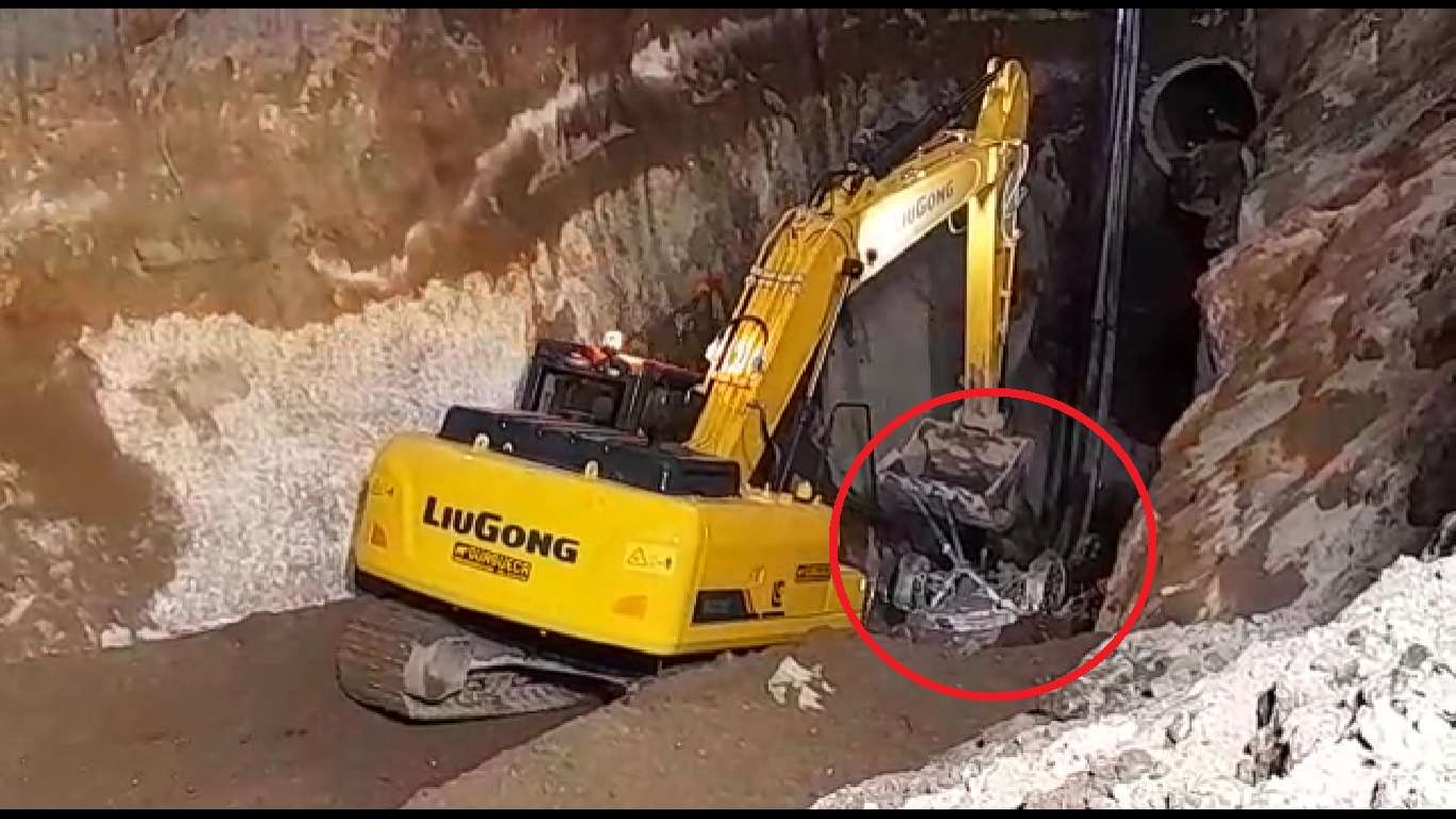 URGENTE – VIDEOS | Extraen vehículo del interior de hundimiento de Villa Nueva