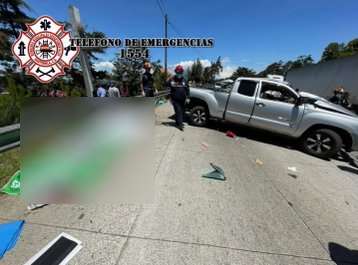 VIDEO IMÁGENES FUERTES | Picop descontrolado arrolla a una joven en San Juan Ostuncalco
