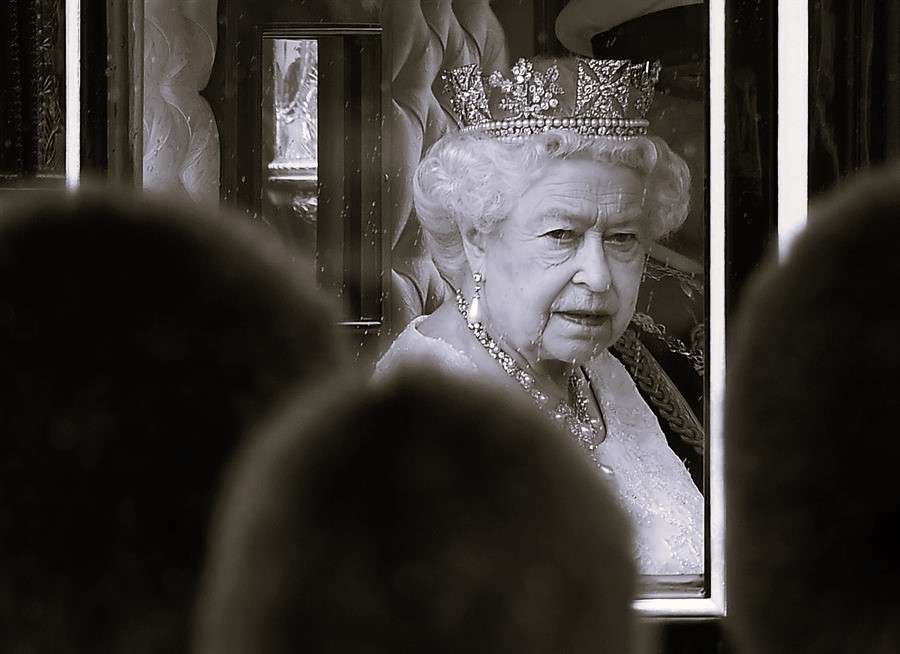 Giammattei se pronuncia por el fallecimiento de la reina Isabel II