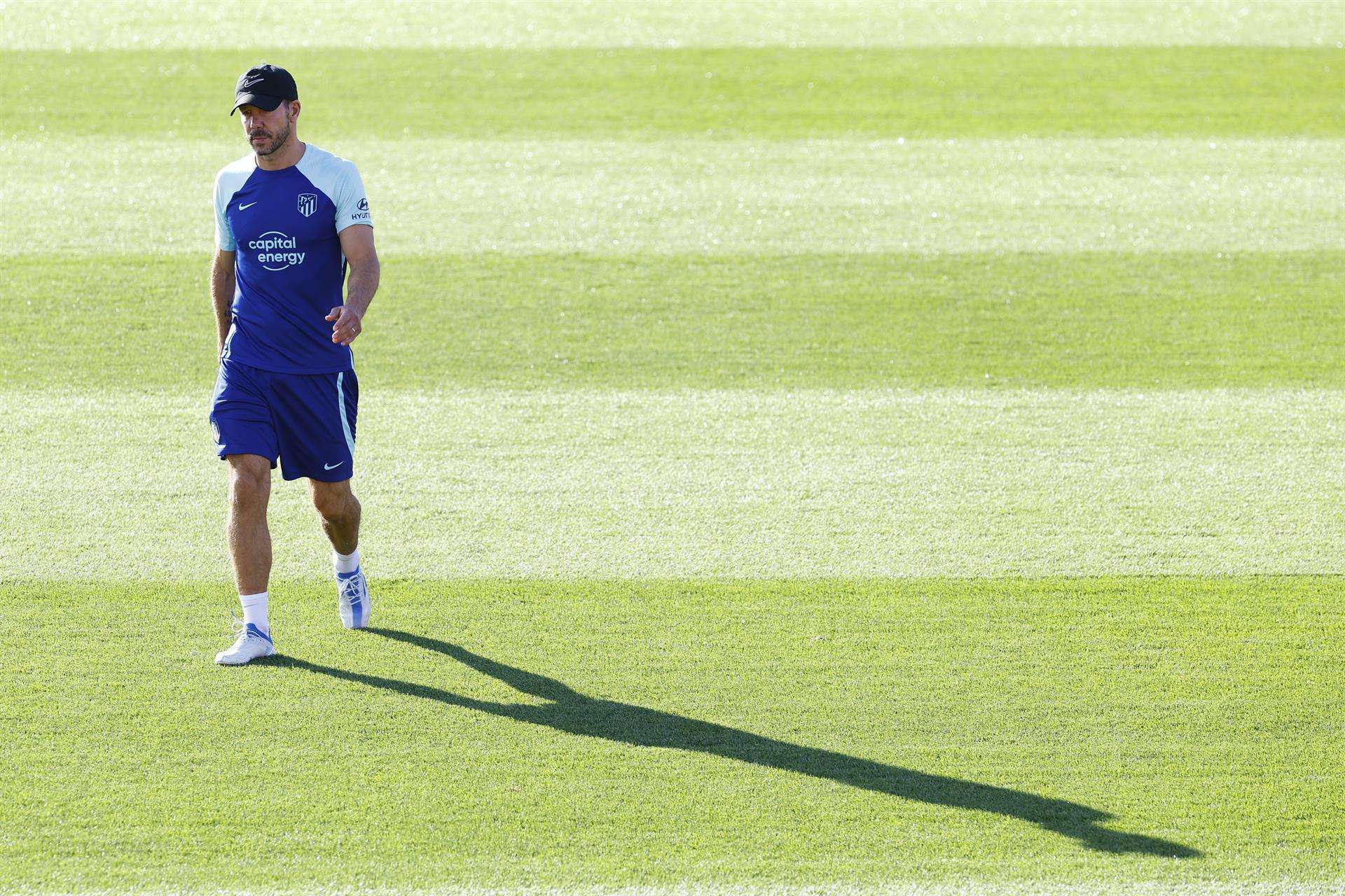 Diego Pablo Simeone, durante el entrenamiento. EFE/ Sergio Pérez