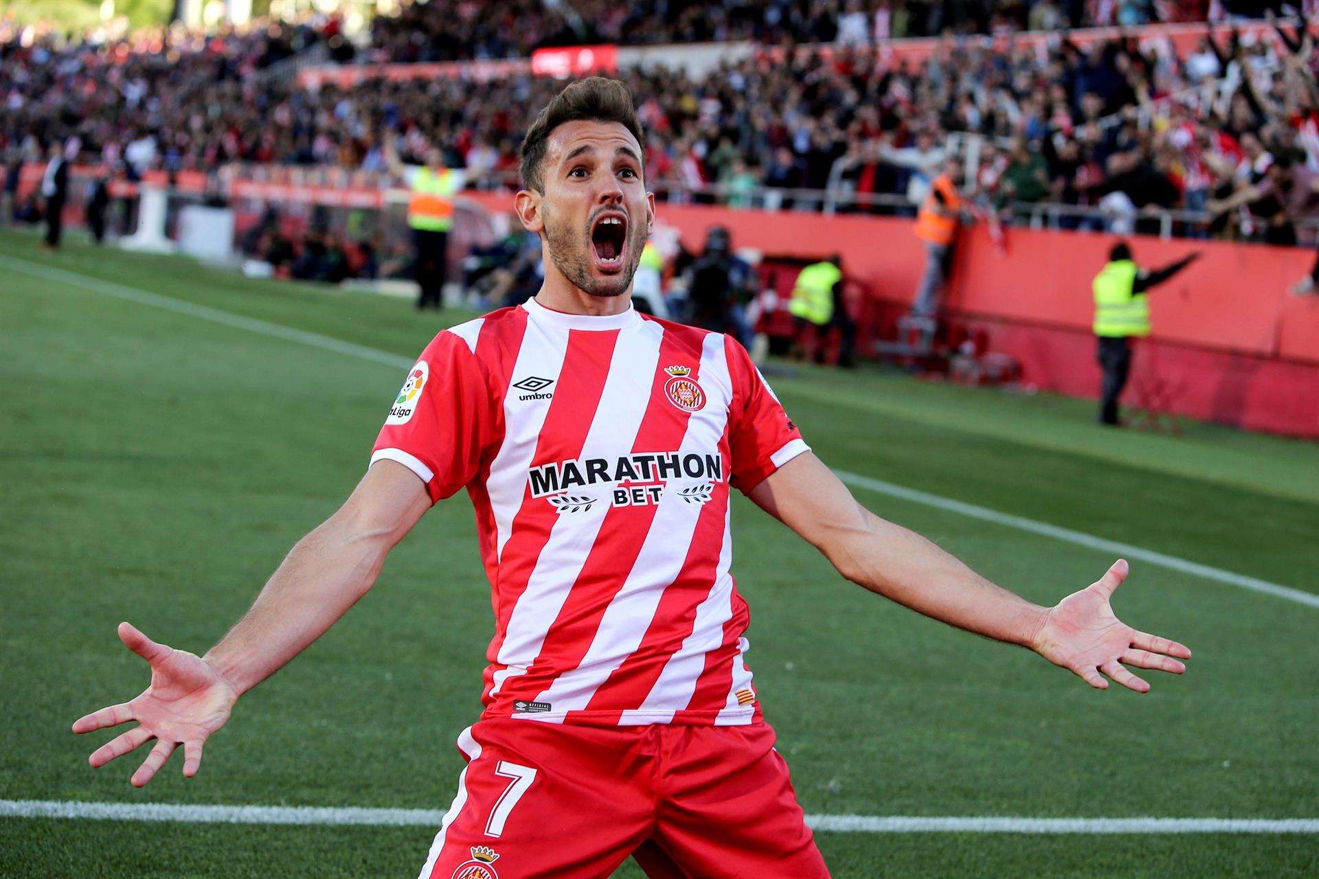 El jugador uruguayo del Girona Cristian Stuani celebrando un gol. EFE/David Borrat