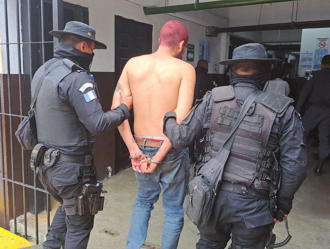 Supuesto marero llevaba tres armas de fuego y marihuana