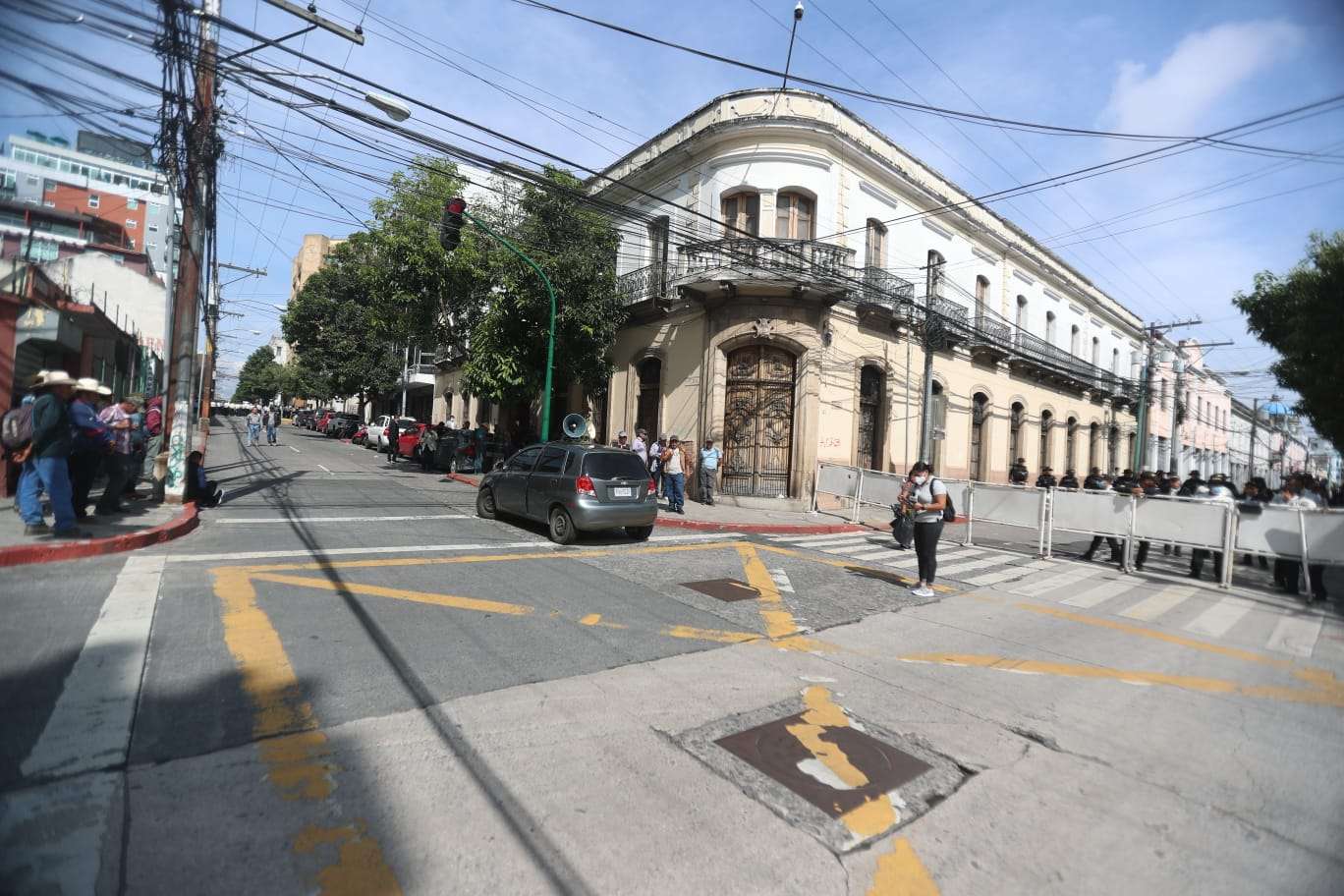 Militares veteranos manifiestan frente al Congreso, alrededores están cerrados