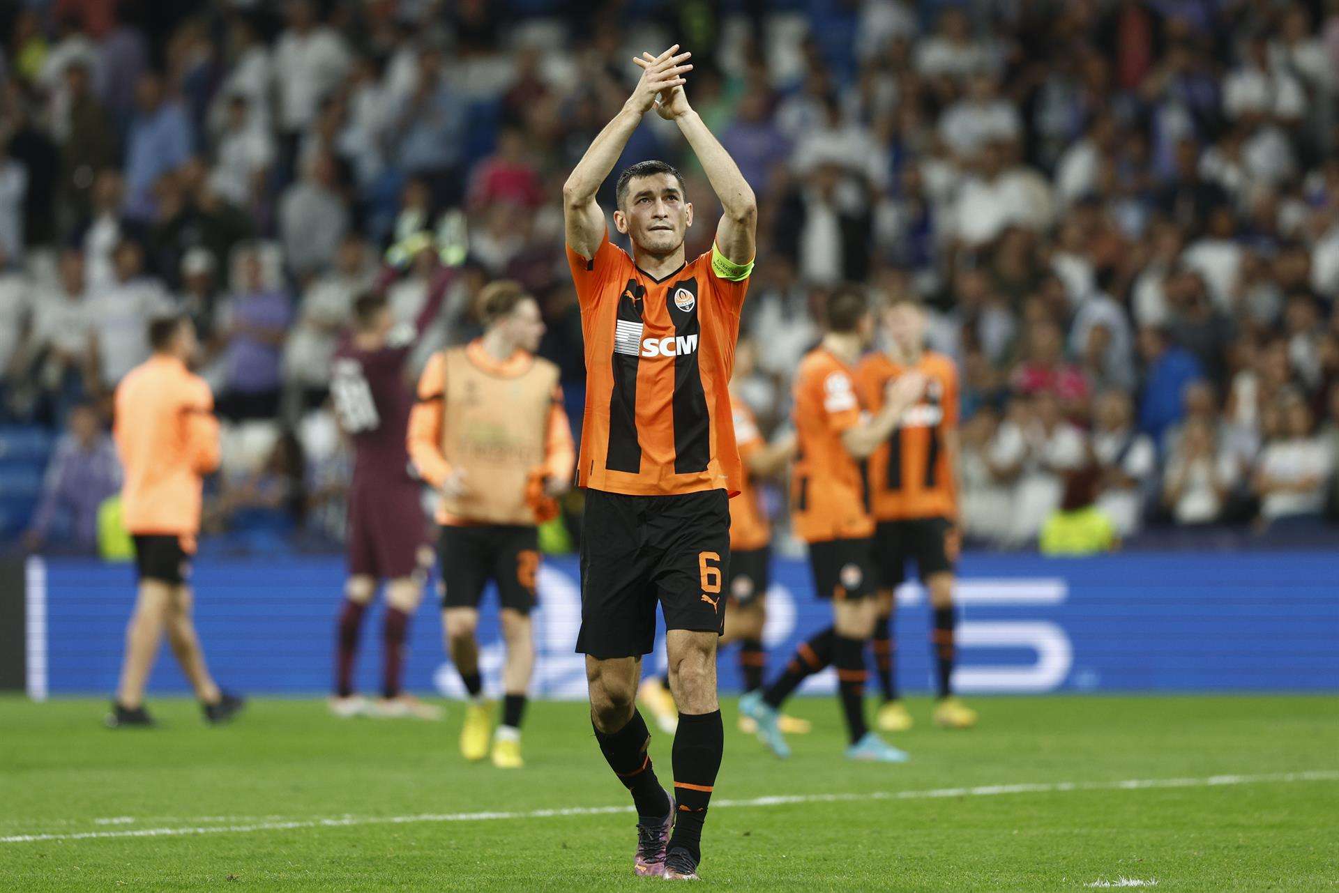 El centrocampista del Shakhtar Donetsk, Taras Stepanenko, tras el partido de Liga de Campeones que Real Madrid y Shakhtar Donetsk disputaron en el estadio Santiago Bernabéu, en Madrid. EFE/Rodrigo Jiménez