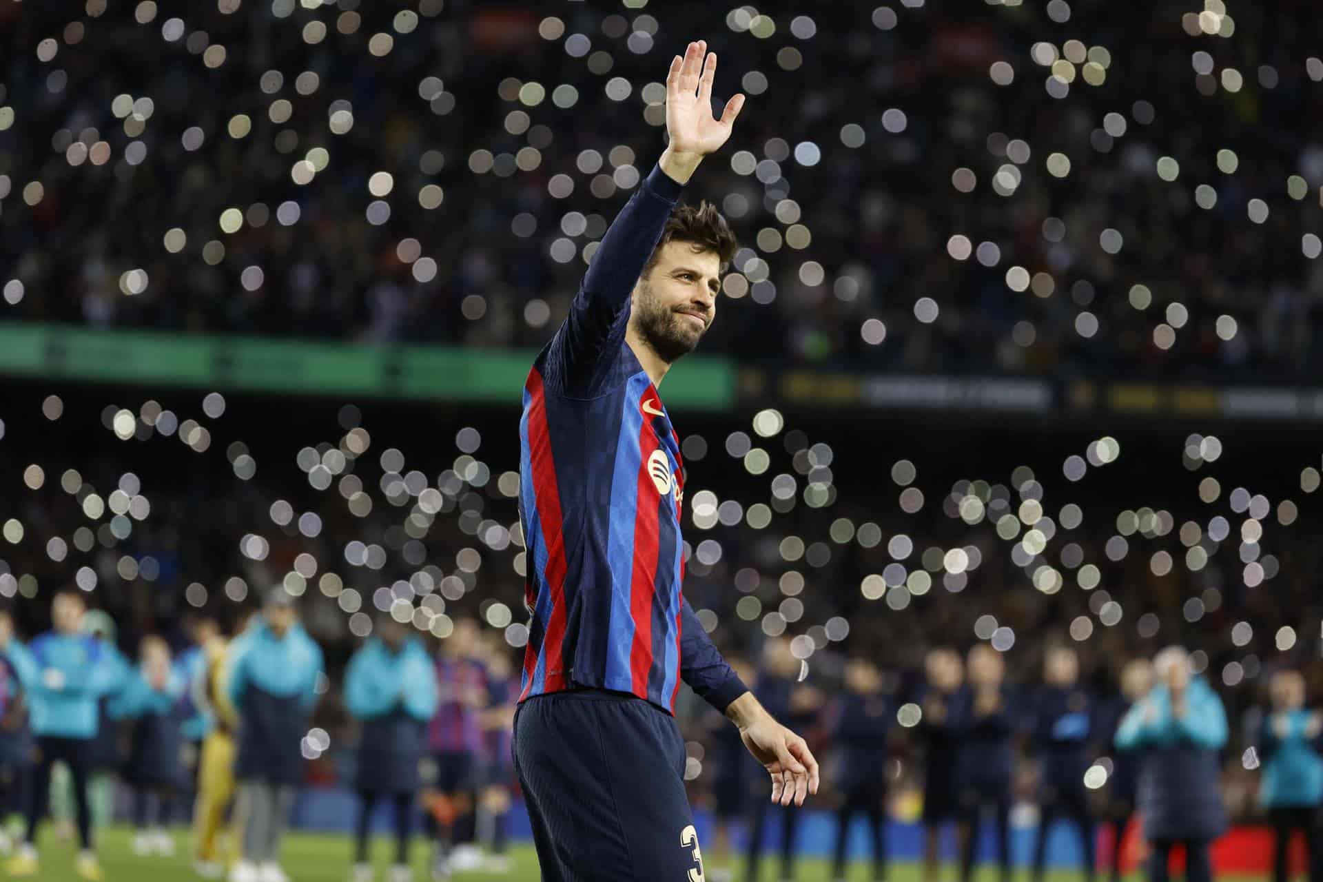 El defensa del Barcelona Gerad Piqué, al término del encuentro de la decimotercera jornada de LaLiga entre el FC Barcelona y el UD Almería disputado este sábado en el Camp Nou, en Barcelona. EFE/Toni Albir