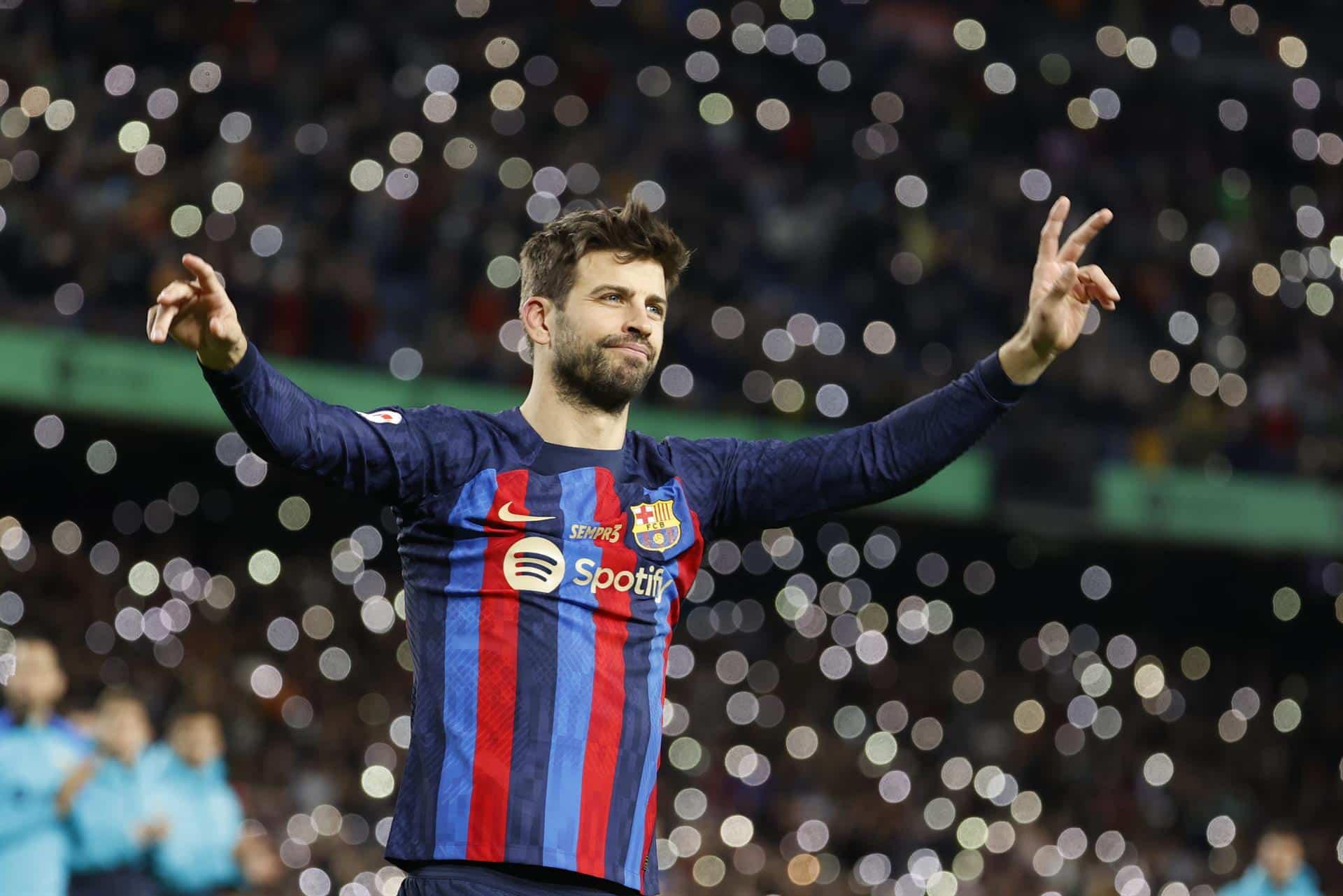 El defensa del Barcelona Gerad Piqué, al término del encuentro de la decimotercera jornada de LaLiga entre el FC Barcelona y el UD Almería disputado en el Camp Nou, en Barcelona. EFE/Toni Albir